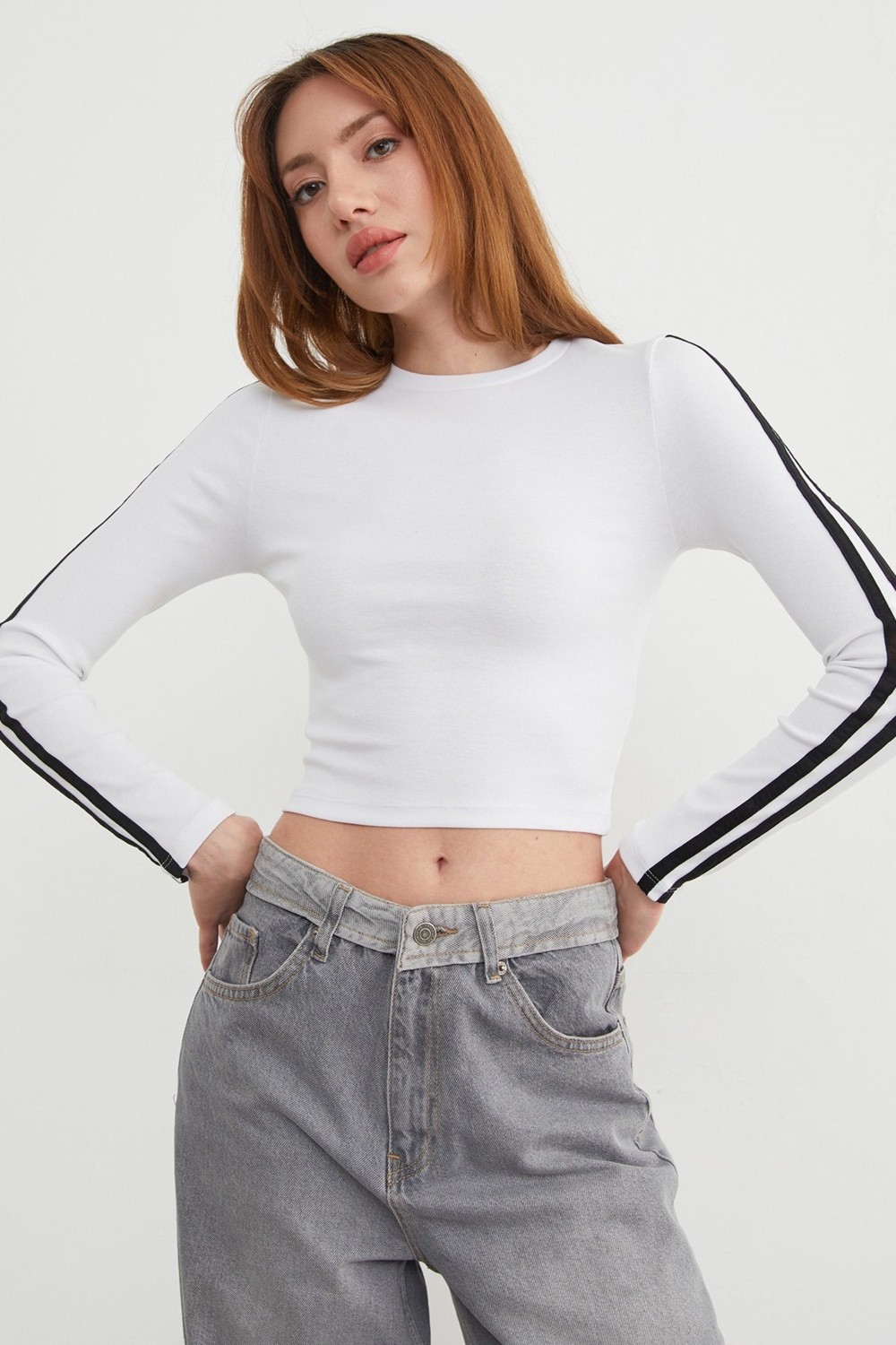 FullaModa Bisiklet Yaka Kolları Biye Detaylı Crop Body görsel 5