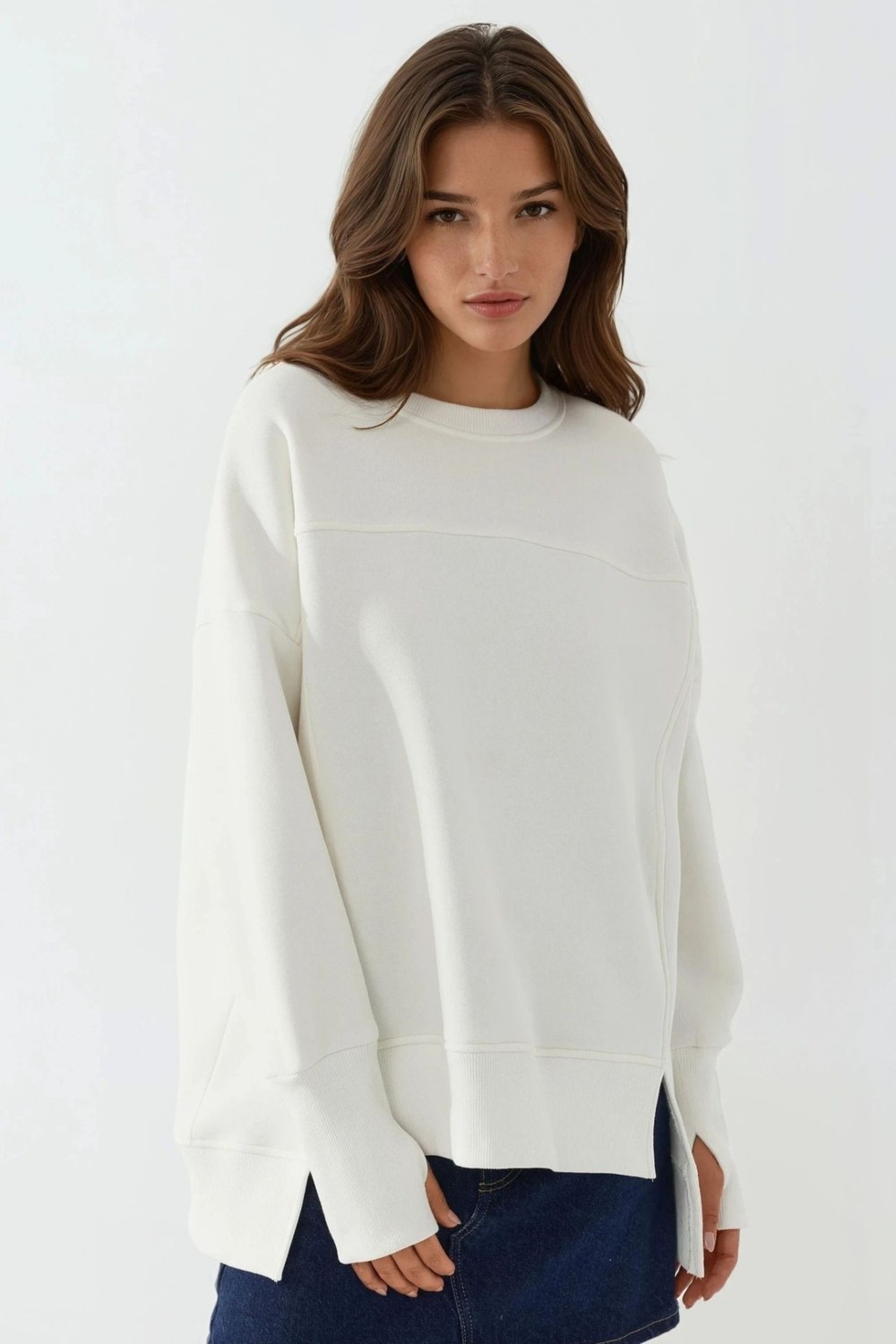 Hiccup Kadınlar Ön Yırtmaçlı Yuvarlak Yaka Büyük Boy Sweatshirt Beyaz Beyaz