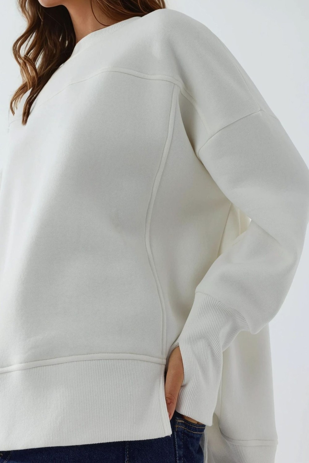 Hiccup Kadınlar Ön Yırtmaçlı Yuvarlak Yaka Büyük Boy Sweatshirt Beyaz Beyaz görsel 2