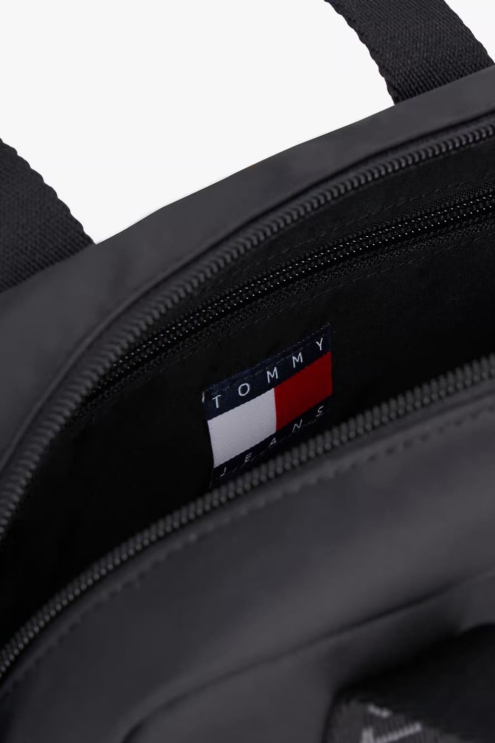Tommy Hilfiger Kadın Yazılı Askılı Çapraz El Çantası - Siyah görsel 3