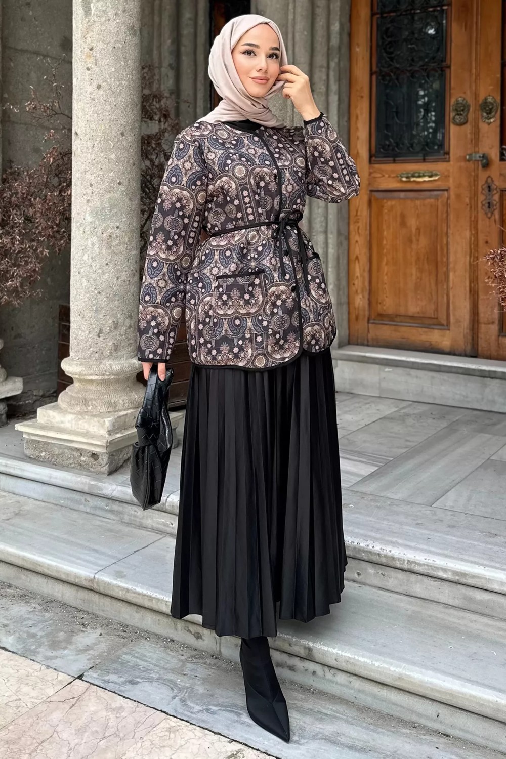 Julude Ön Düğmeli Etnik Desen Kapitoneli Tesettür Ceket P-00018949