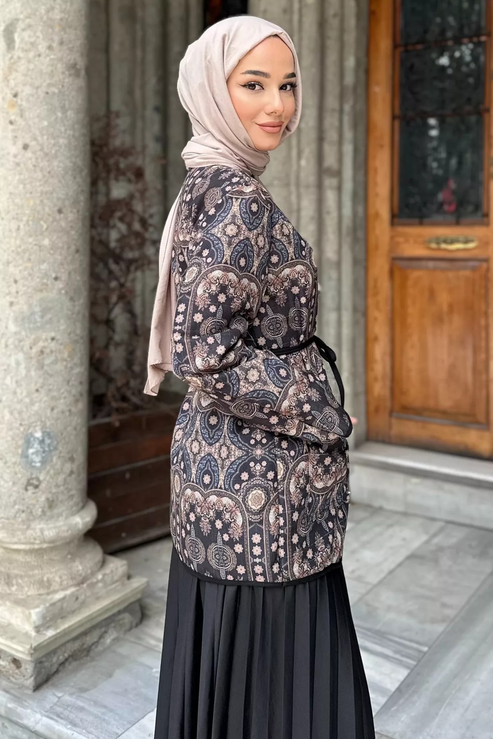 Julude Ön Düğmeli Etnik Desen Kapitoneli Tesettür Ceket P-00018949 görsel 4