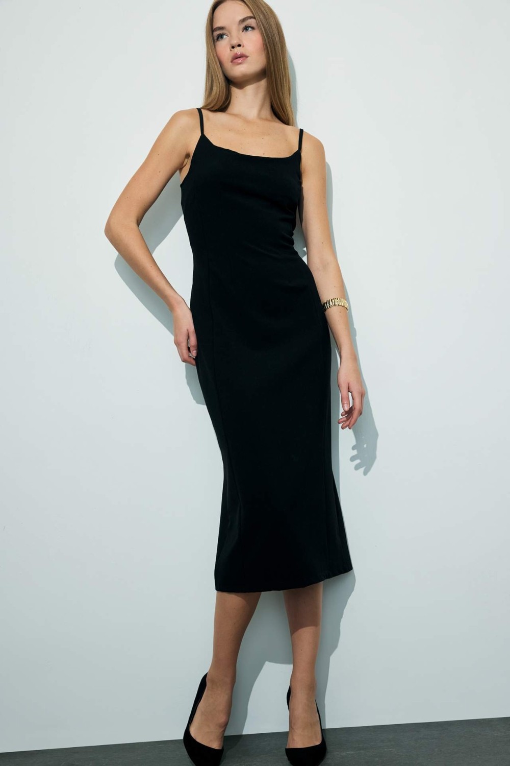 DeFacto Bodycon Vücudu Saran İnce Askılı Midi Elbise F9263AX25WN