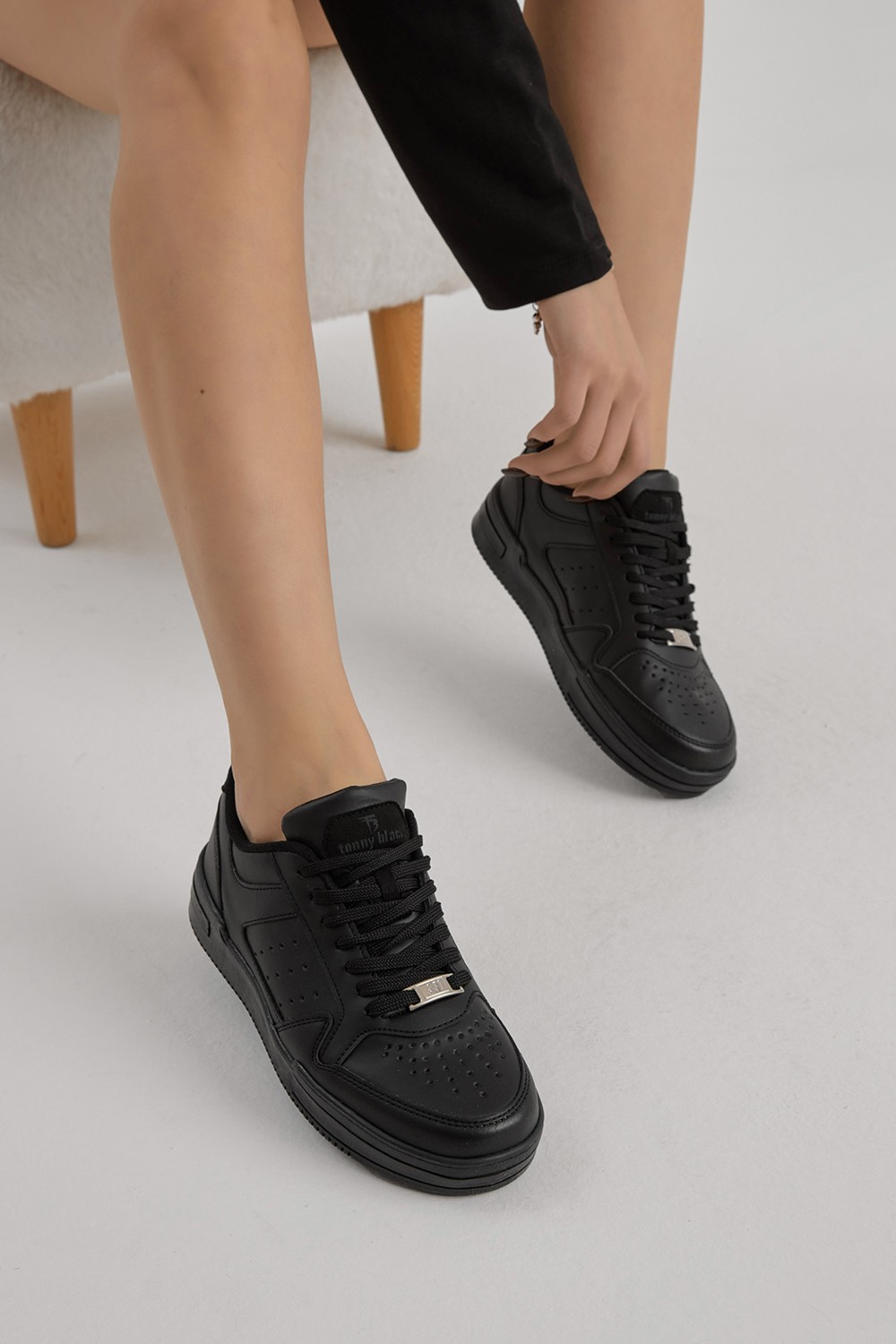 Tonny Black Unisex Beyaz Siyah Termo Taban Bağcıklı Günlük Spor Ayakkabı