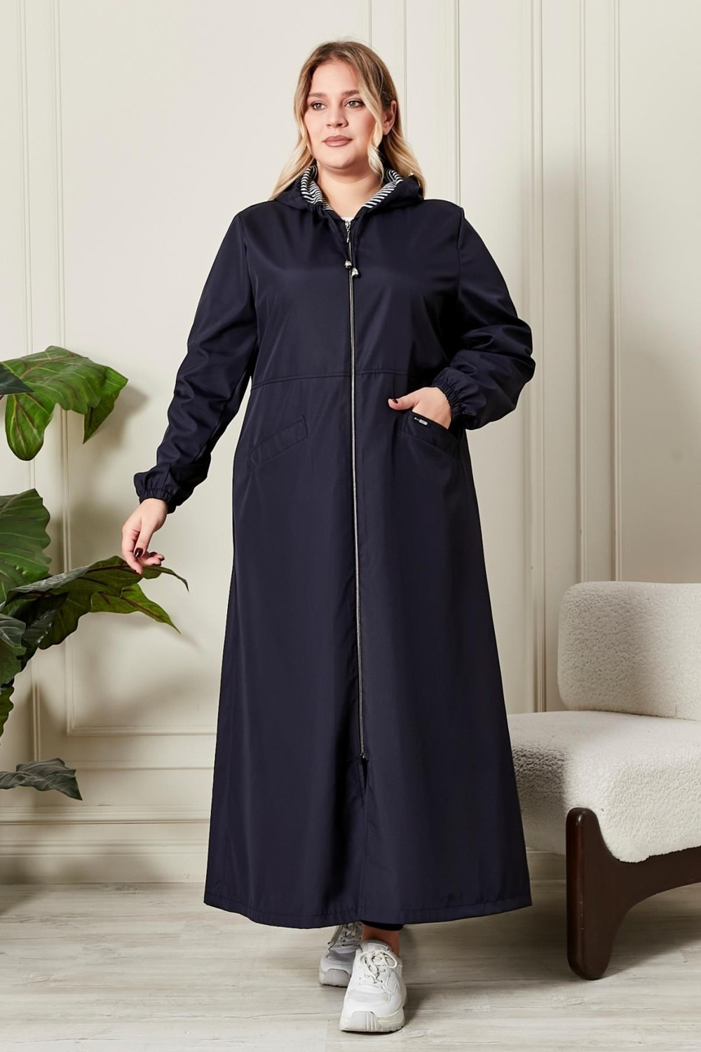 Derace Kadın Büyük Beden Siyah Tam Boy Trenç Regular Fit Hakim Yaka %100 Polyester