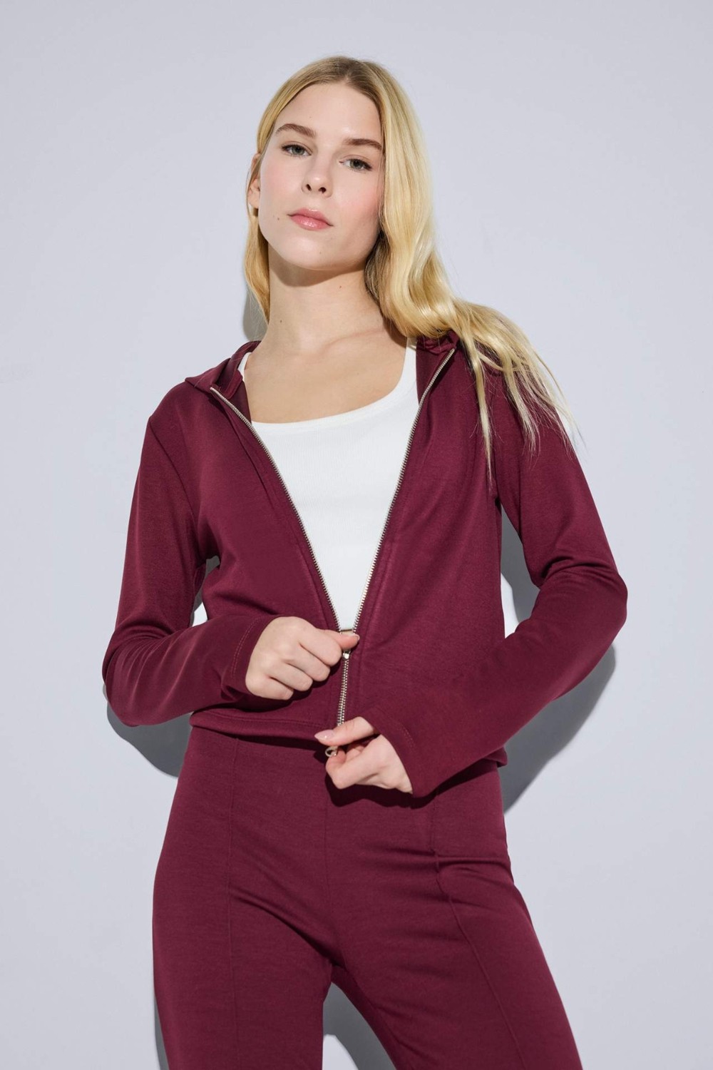 DeFacto Slim Fit Dar Kesim Kapüşonlu Modal Fermuarlı Sweatshirt F7651AX25AU