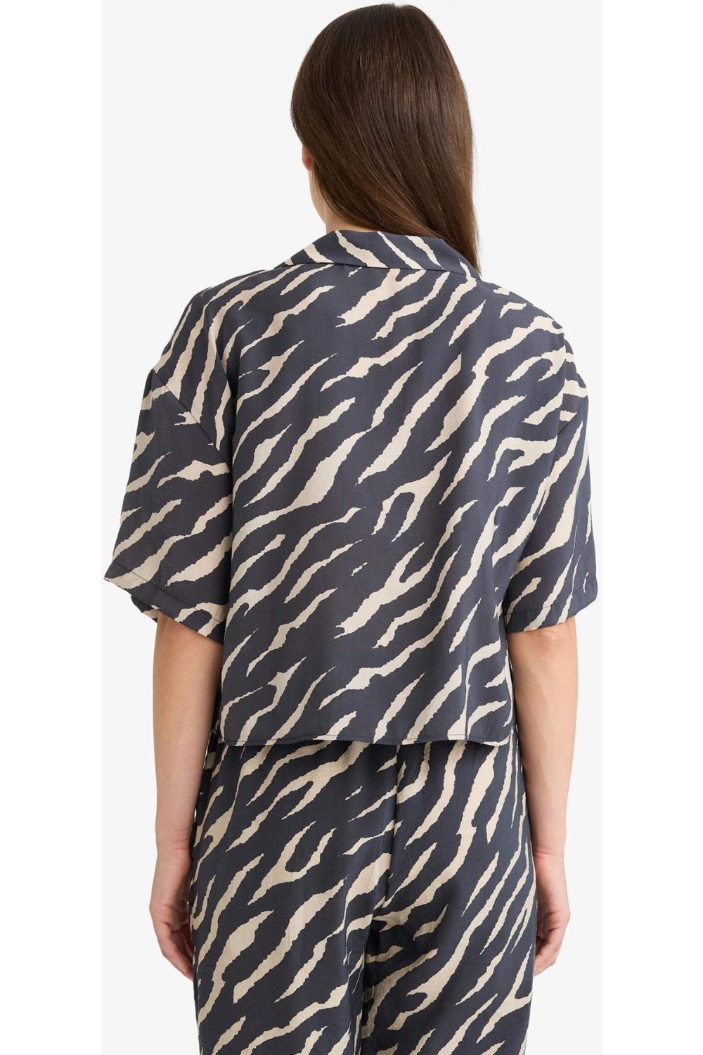 DeFacto Loose Fit Leopar Desenli Modal Kısa Kollu Gömlek F0879AX25SM görsel 6