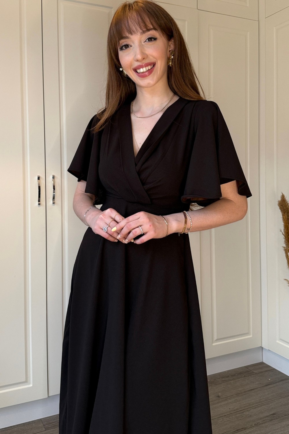 Dilay Gökoğlu Butik Kruvaze Yaka Kolları Volanlı Midi Bordo Elbise görsel 6