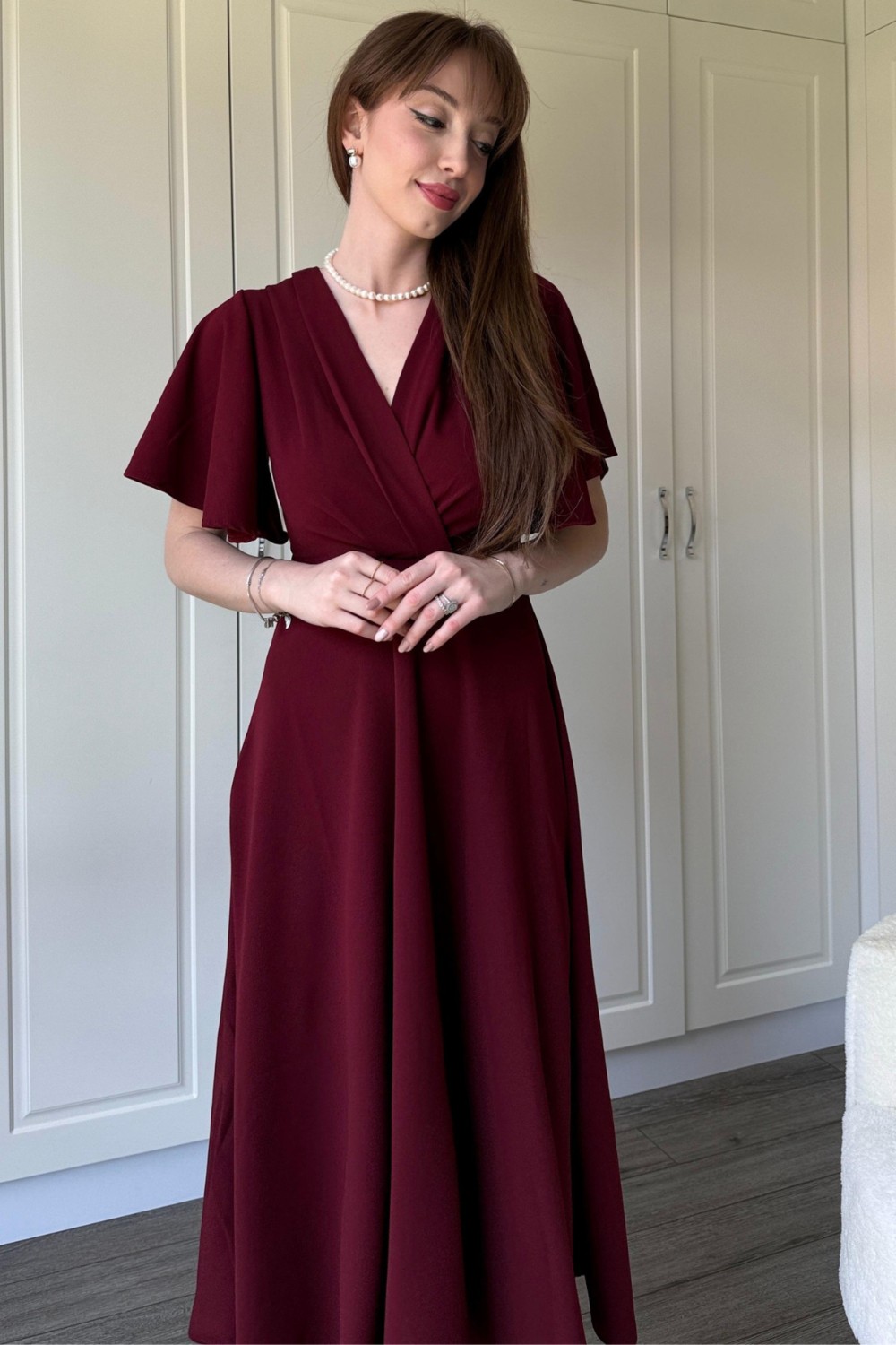 Dilay Gökoğlu Butik Kruvaze Yaka Kolları Volanlı Midi Bordo Elbise görsel 7