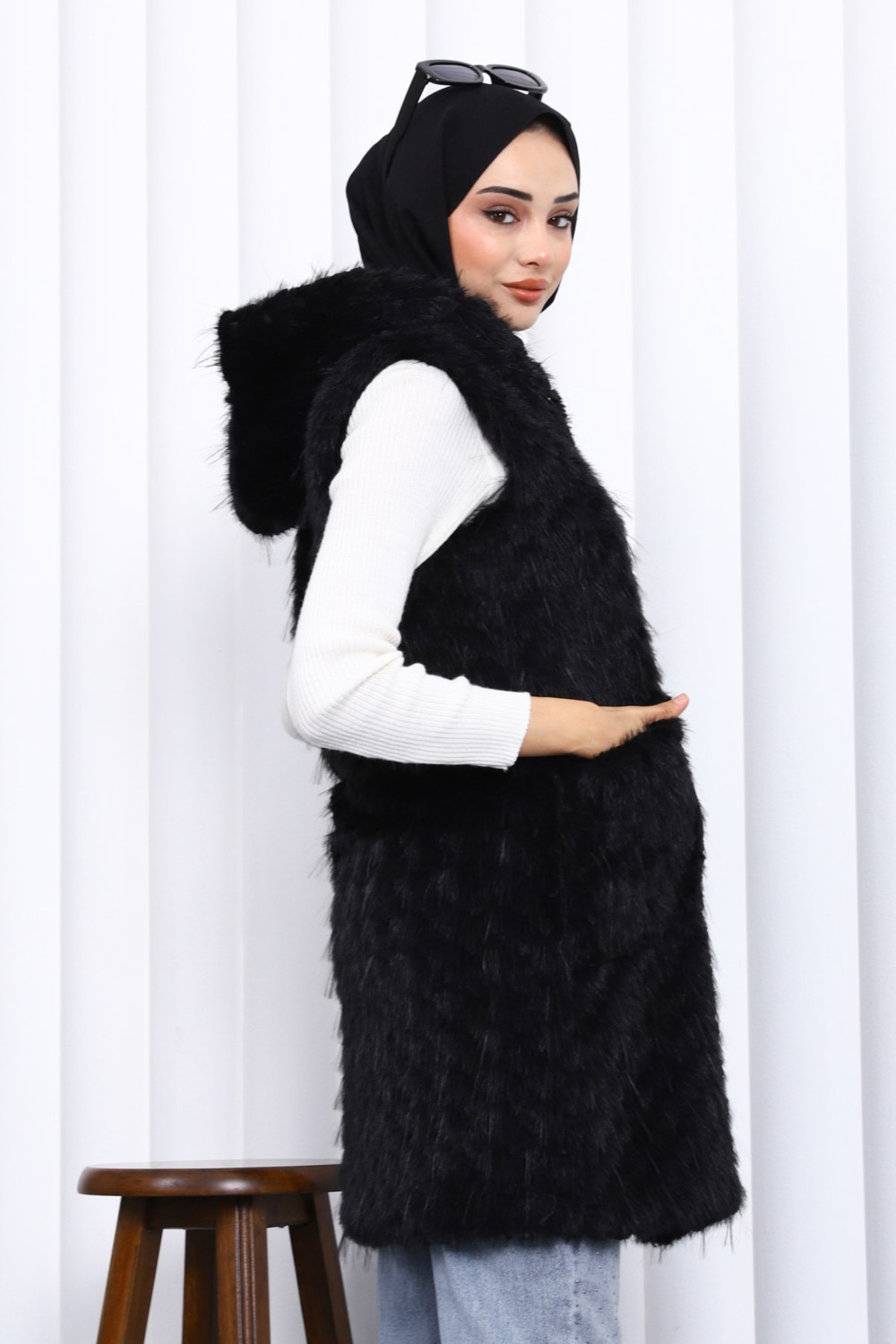 İmaj Butik Siyah Kapüşonlu Astarkı Kürk Yelek görsel 4