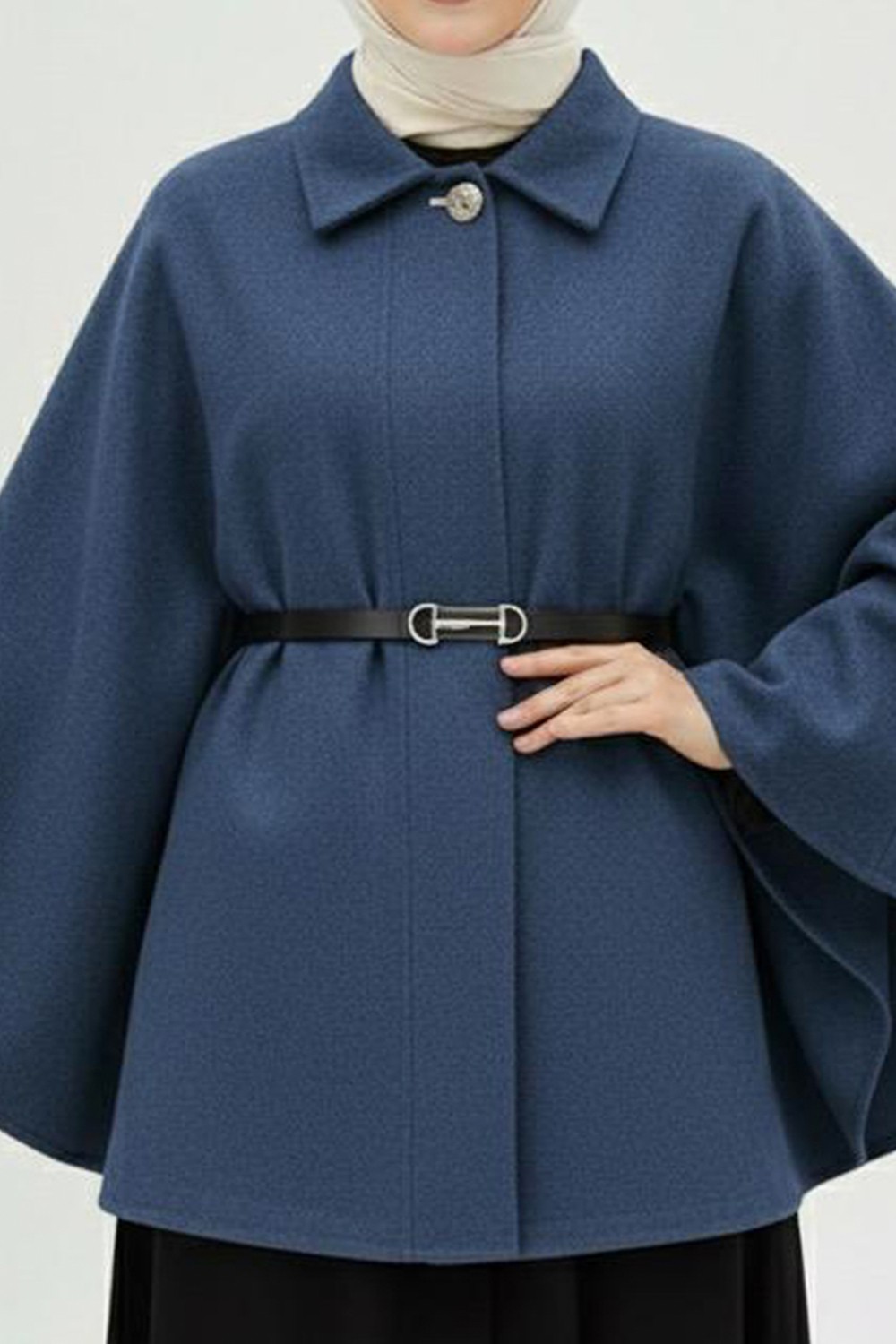 İmaj Butik Kadın Yeşil Kemerli Kaşe Panço Denim Kumaş ile Modern Stil Sunuyor