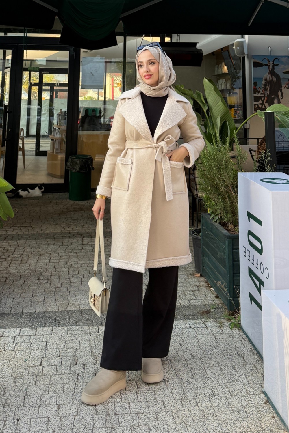 Tesettür Diyarı Ribana Içi Kürklü Suni Deri Kaban- Kahverengi