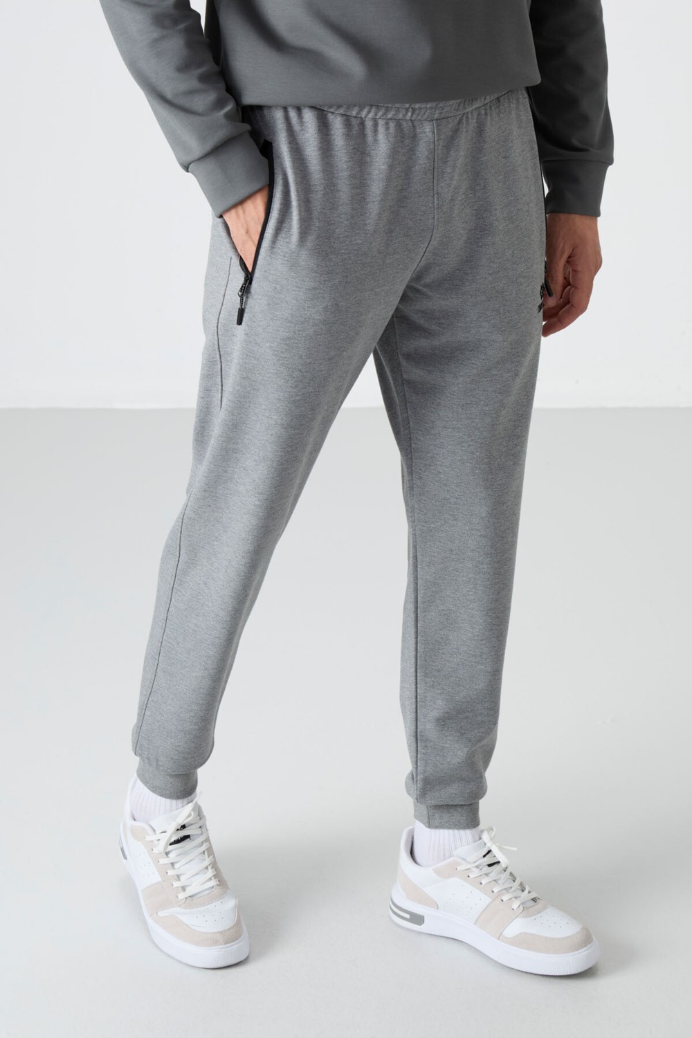 Tommy Life Gri Melanj Fermuar Cepli Standart Kalıp Jogger Erkek Eşofman Alt - 84587 görsel 4