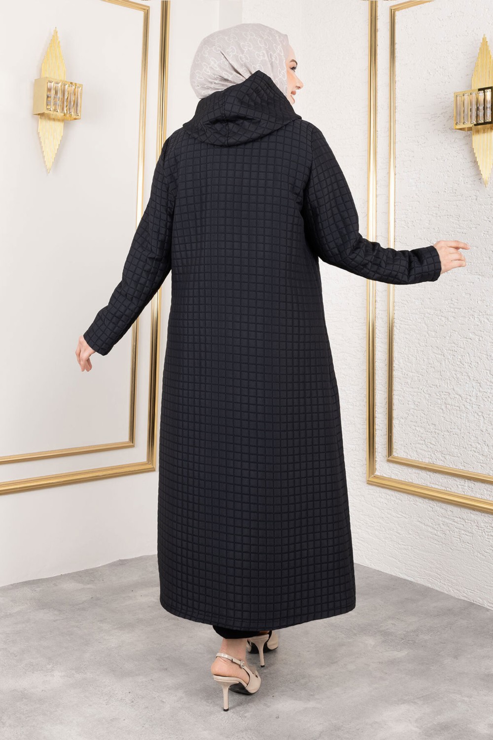 Sd Butik Zincir Detaylı Kapüşonlu Tesettür Kap - Altın Düğmeli - Kapitone Desenli Modern görsel 3