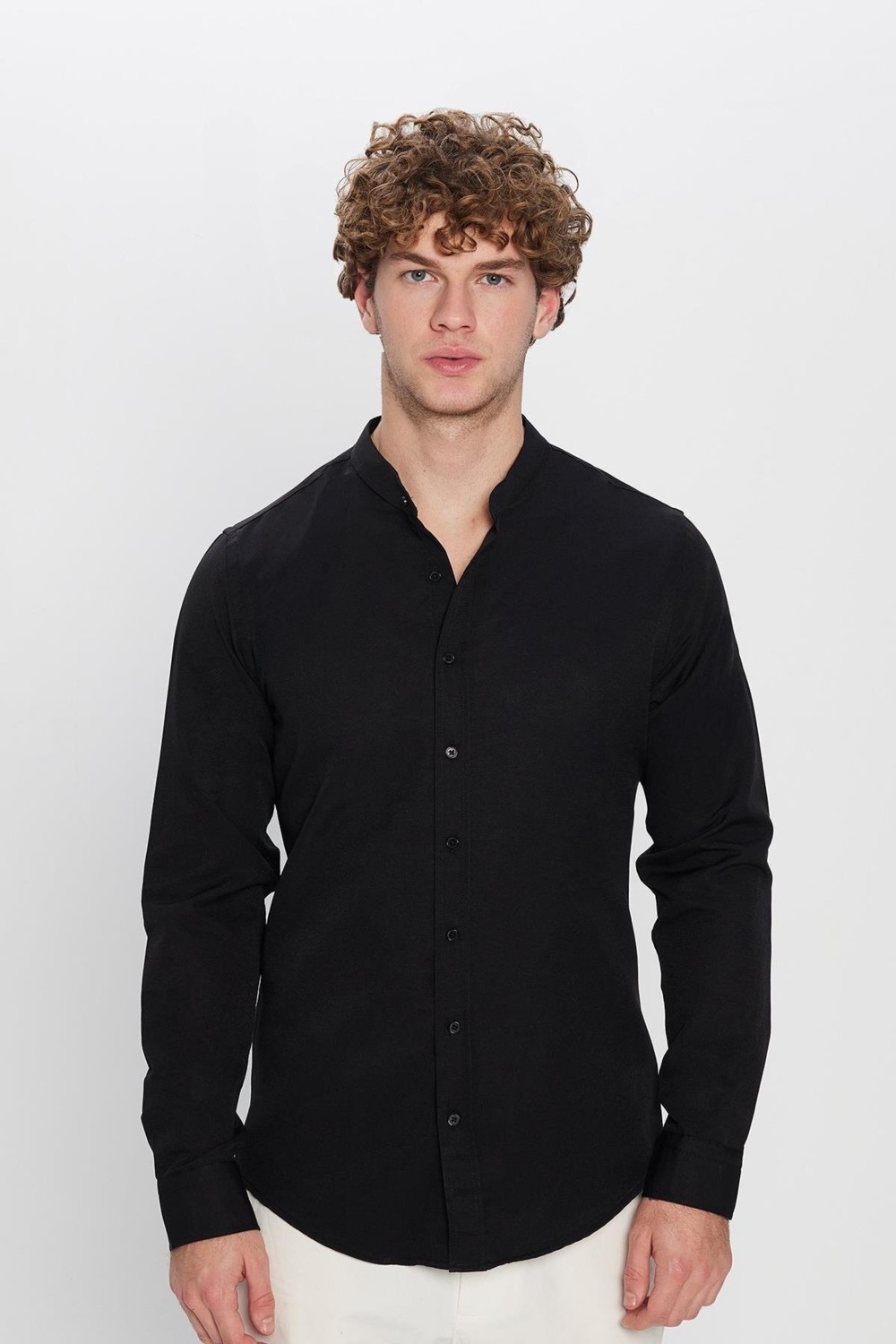 Tudors Erkek Slim Fit Dar Kesim Pamuklu Kolay Ütü Siyah Hakim Yaka Gömlek görsel 4
