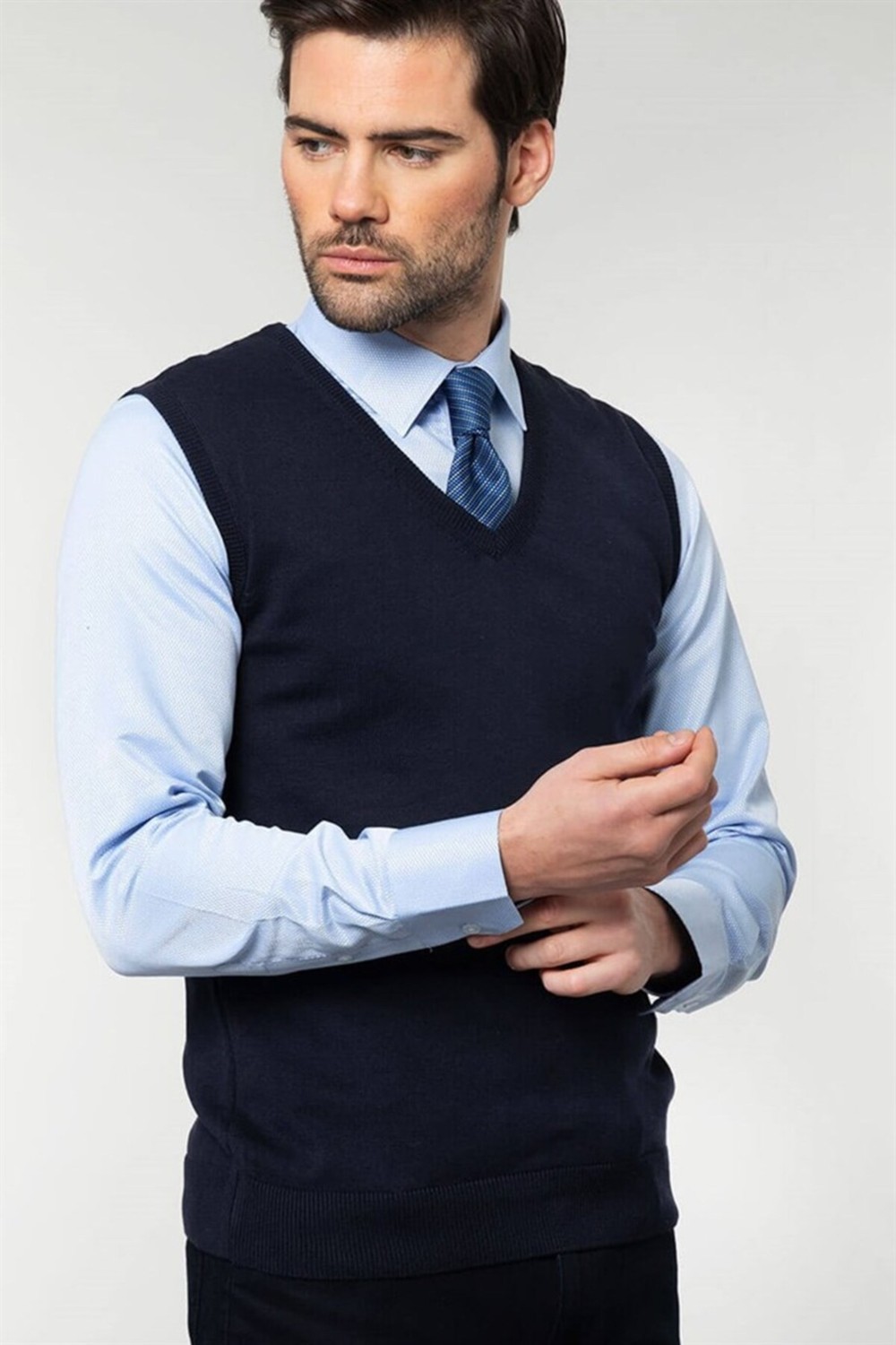 Tudors Erkek Slim Fit V Yaka Kendinden Desenli Siyah Süveter görsel 2