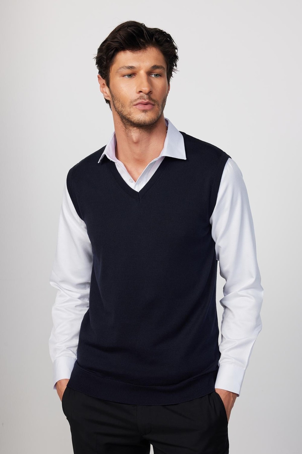 Tudors Slim Fit Dar Kesim V Yaka Kendinden Desenli Lacivert Erkek Süveter görsel 3
