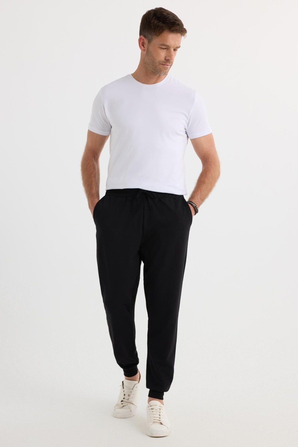 Tudors Erkek Regular Fit Klasik Kesim Beli Bağcıklı Jogger Cepli Lastikli Paça Siyah Eşofman Altı görsel 2