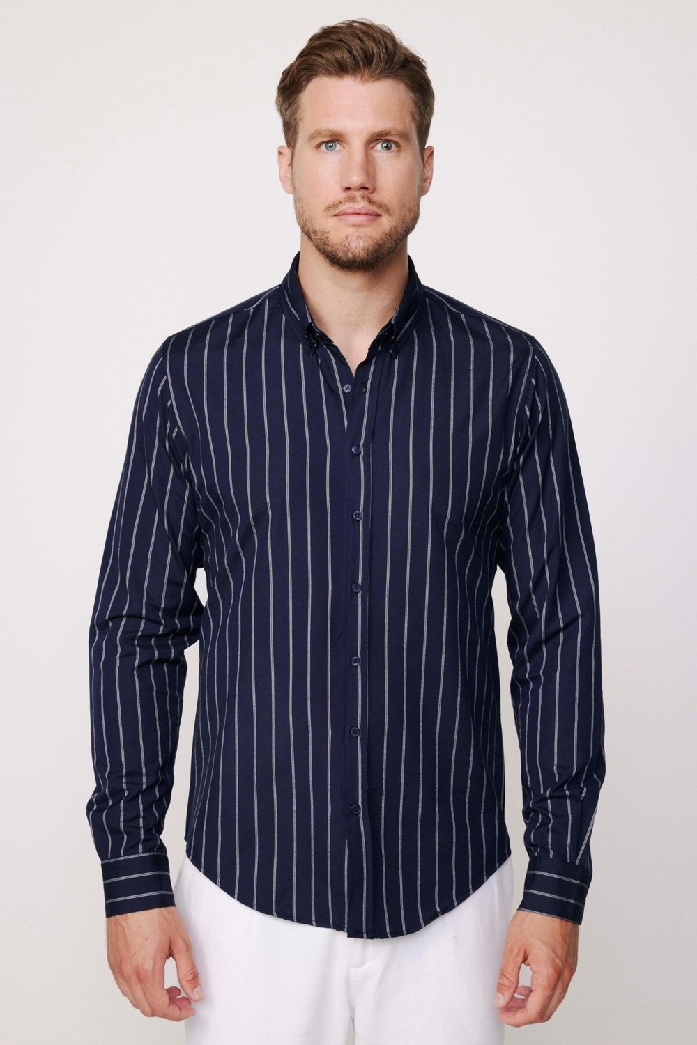 Tudors Erkek Slim Fit Dar Kesim Uzun Kollu Pamuklu Kolay Ütü Çizgili Lacivert Düğmeli Yaka Gömlek görsel 2