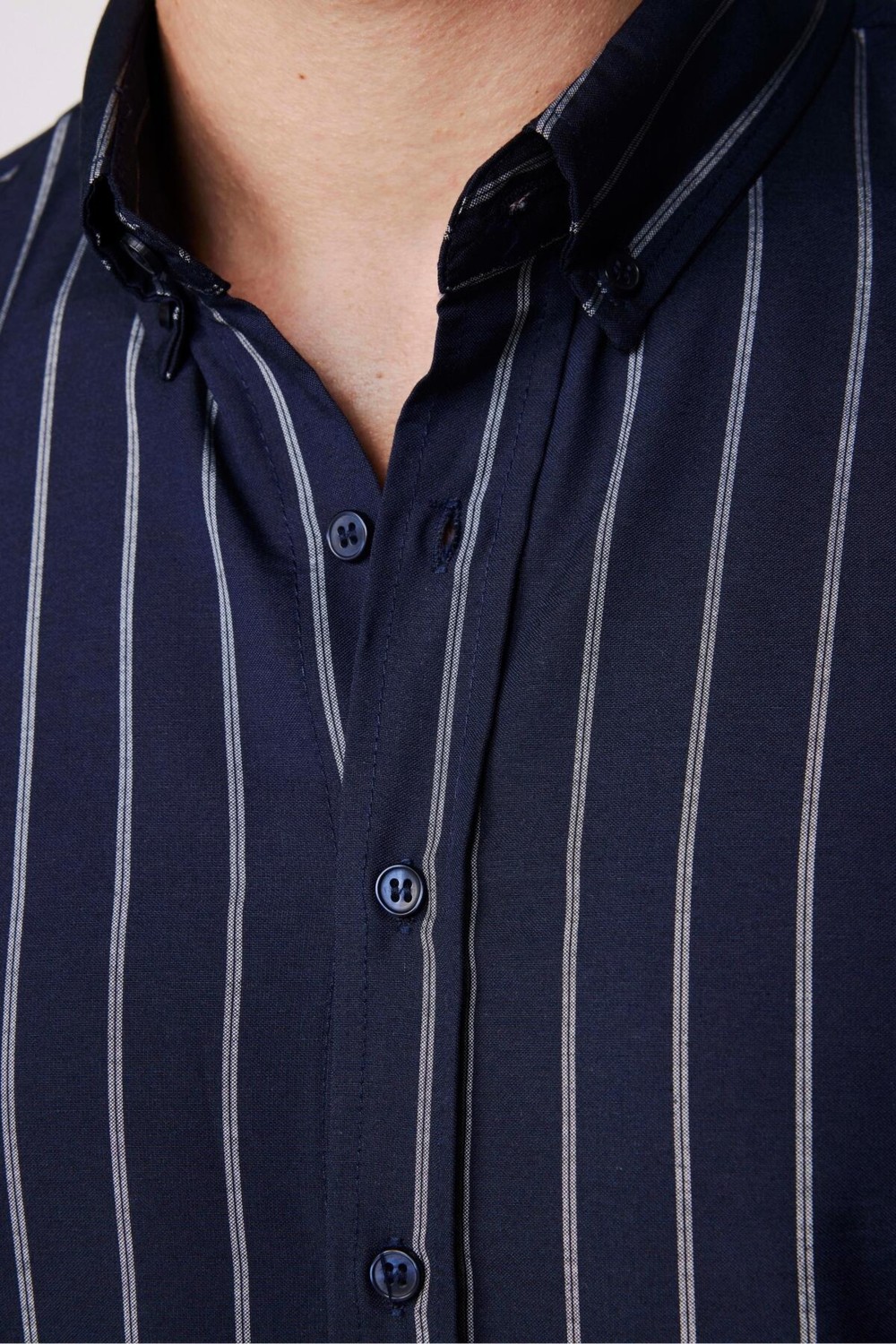 Tudors Erkek Slim Fit Dar Kesim Uzun Kollu Pamuklu Kolay Ütü Çizgili Lacivert Düğmeli Yaka Gömlek görsel 4