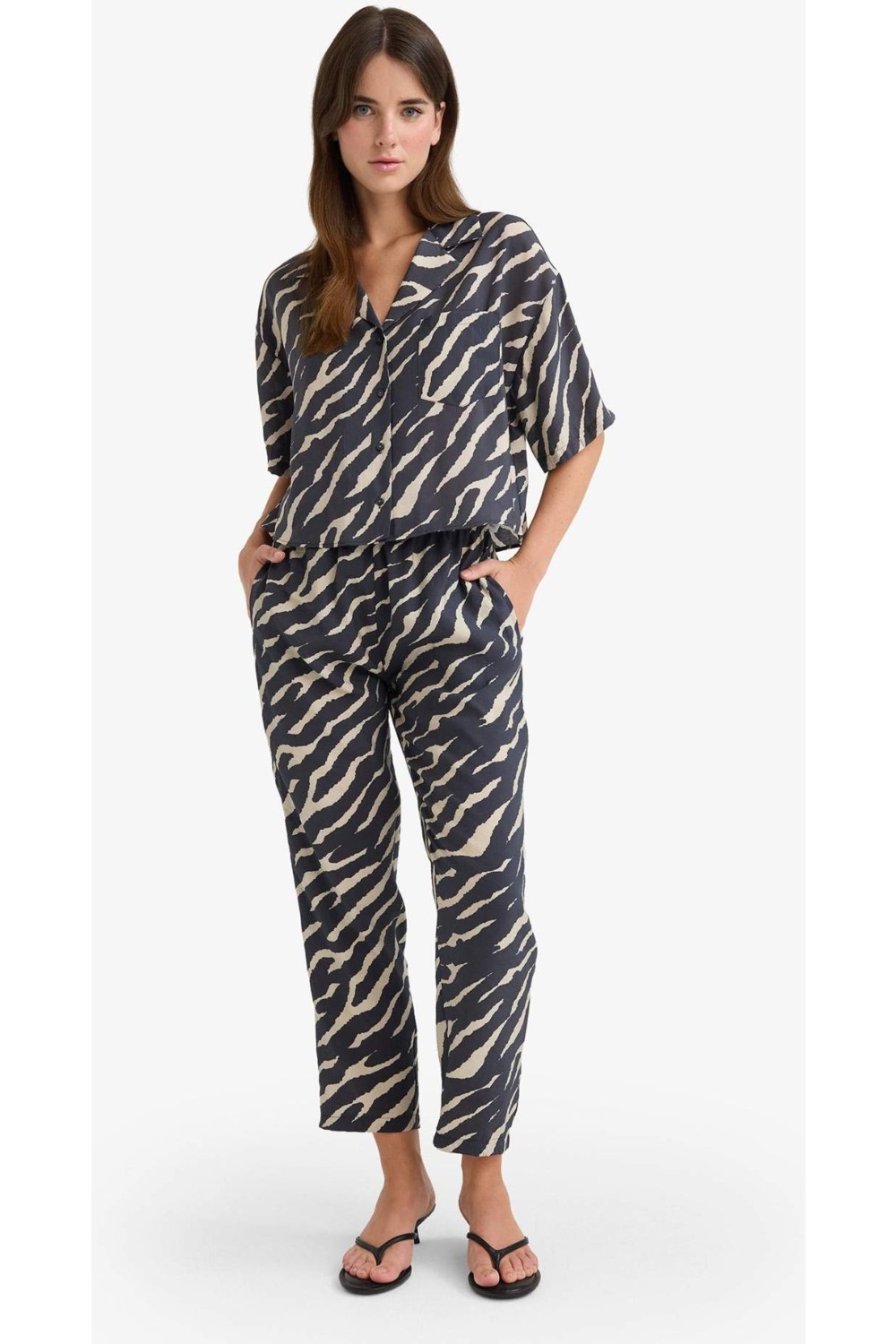 DeFacto Loose Fit Leopar Desenli Modal Kısa Kollu Gömlek F0879AX25SM görsel 8