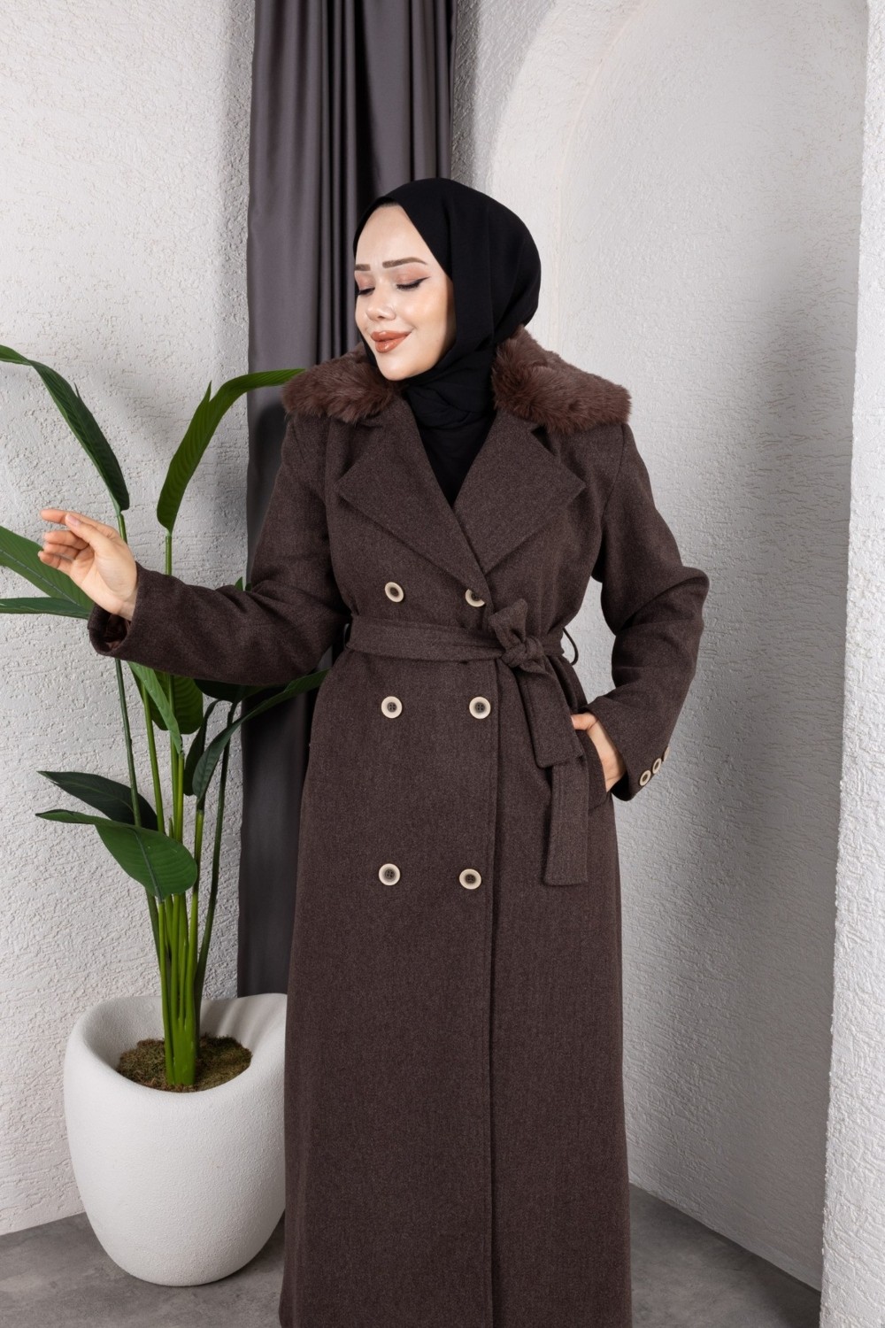 Pamuk Butik Kadın Kruvaze Kürk Yaka Kuşaklı Tam Boy Manto Kaban -PMK491 görsel 2