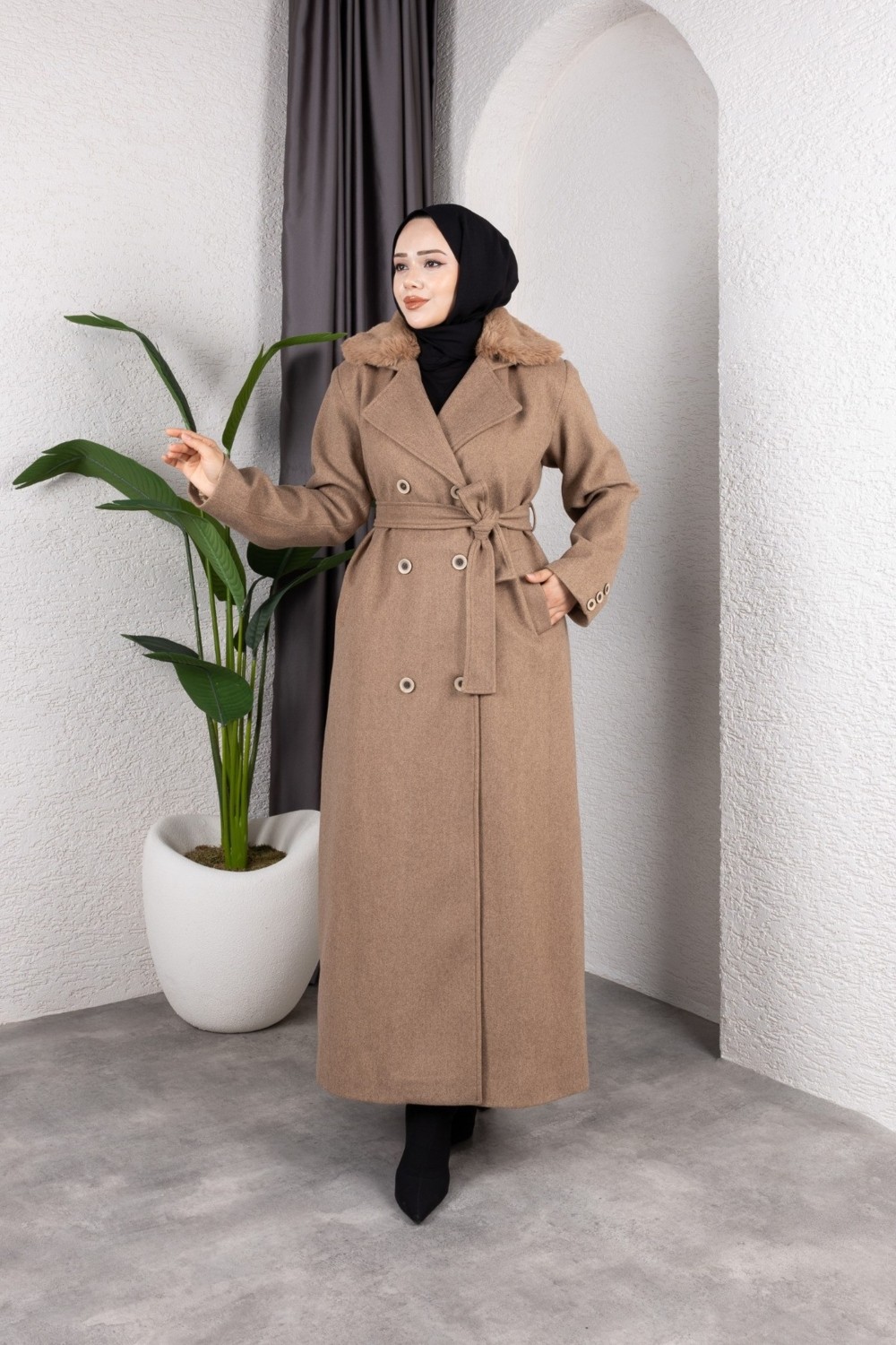 Pamuk Butik Kadın Kruvaze Kürk Yaka Kuşaklı Tam Boy Manto Kaban -PMK491 görsel 3