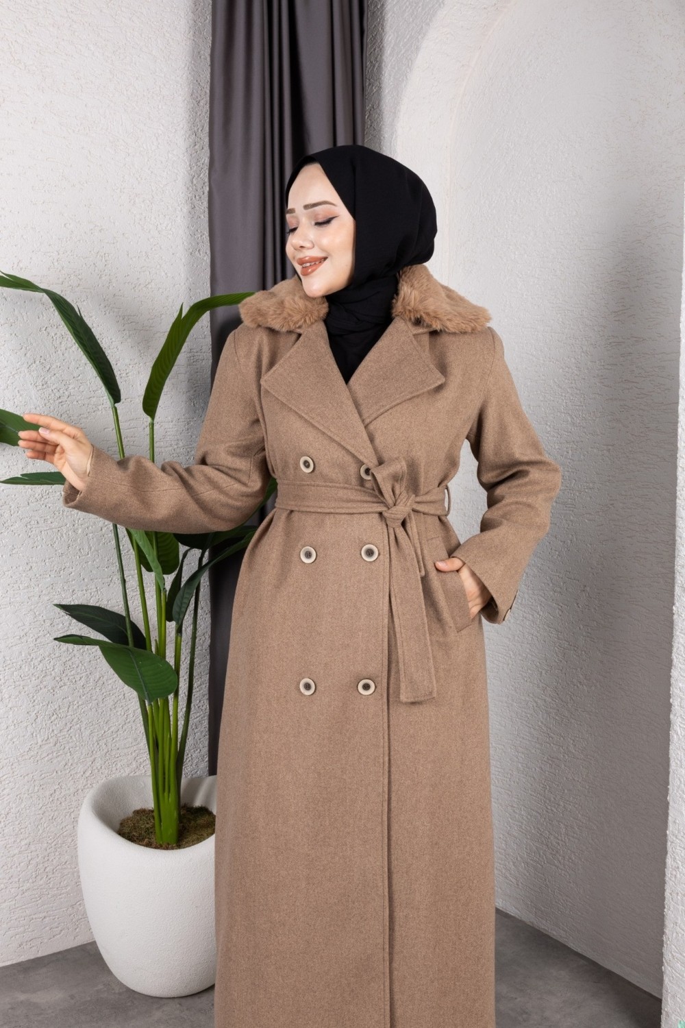 Pamuk Butik Kadın Kruvaze Kürk Yaka Kuşaklı Tam Boy Manto Kaban -PMK491 görsel 4
