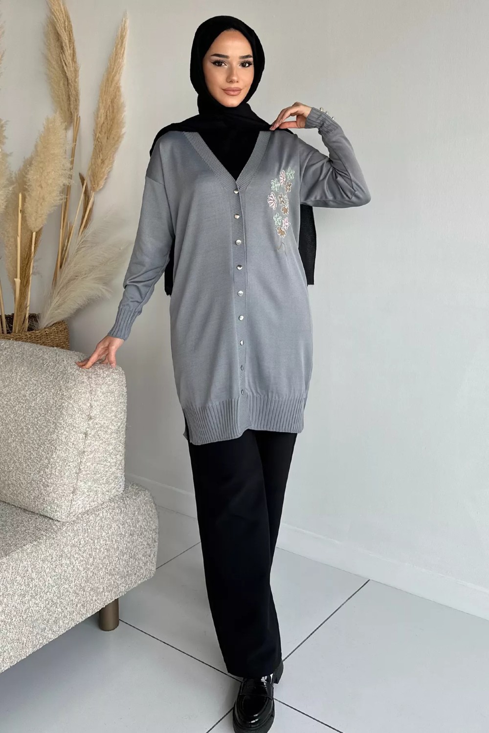 Julude Ön Düğmeli V Yaka Nakışlı Tesettür Triko Hırka P-00019049