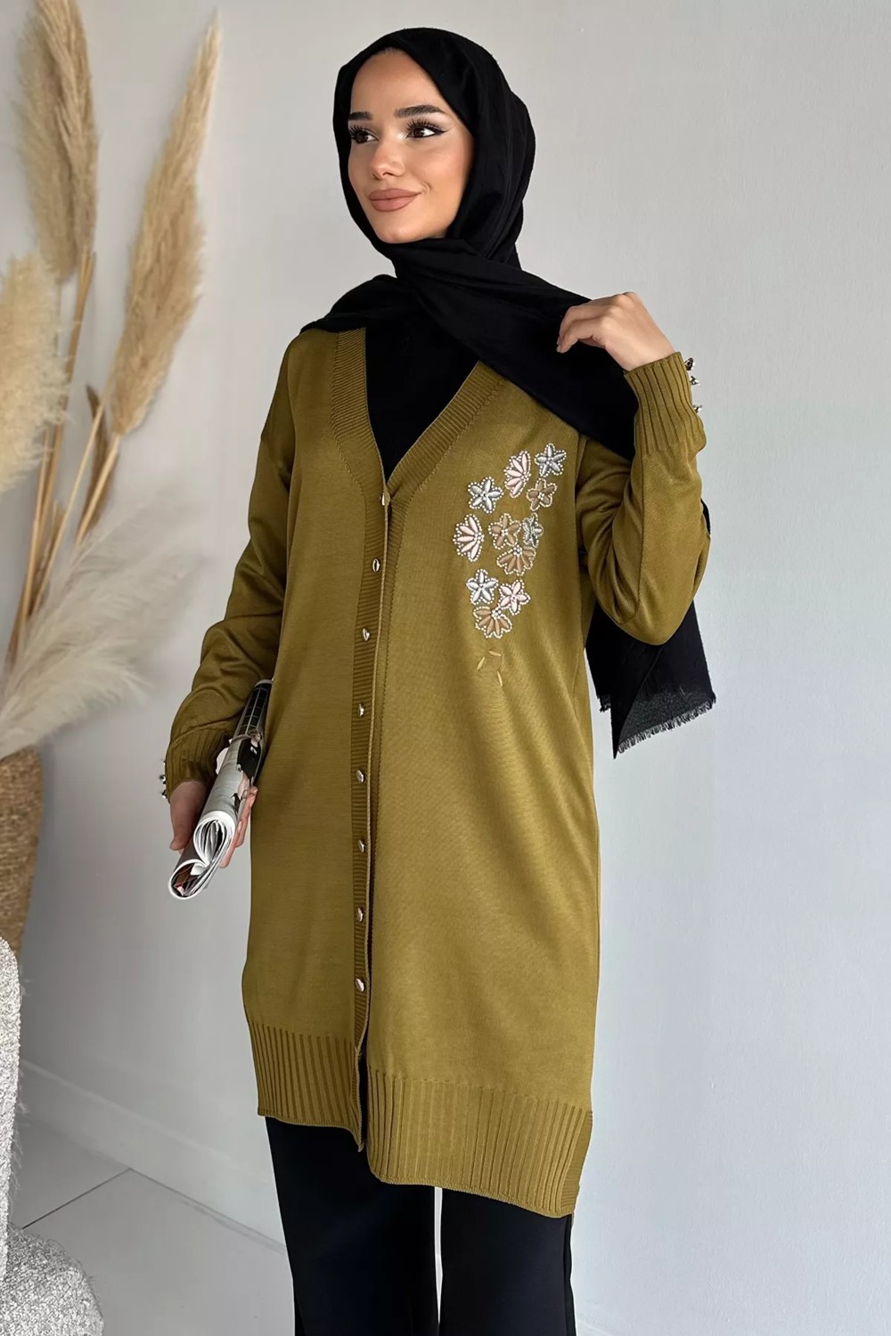 Julude Ön Düğmeli V Yaka Nakışlı Tesettür Triko Hırka P-00019049