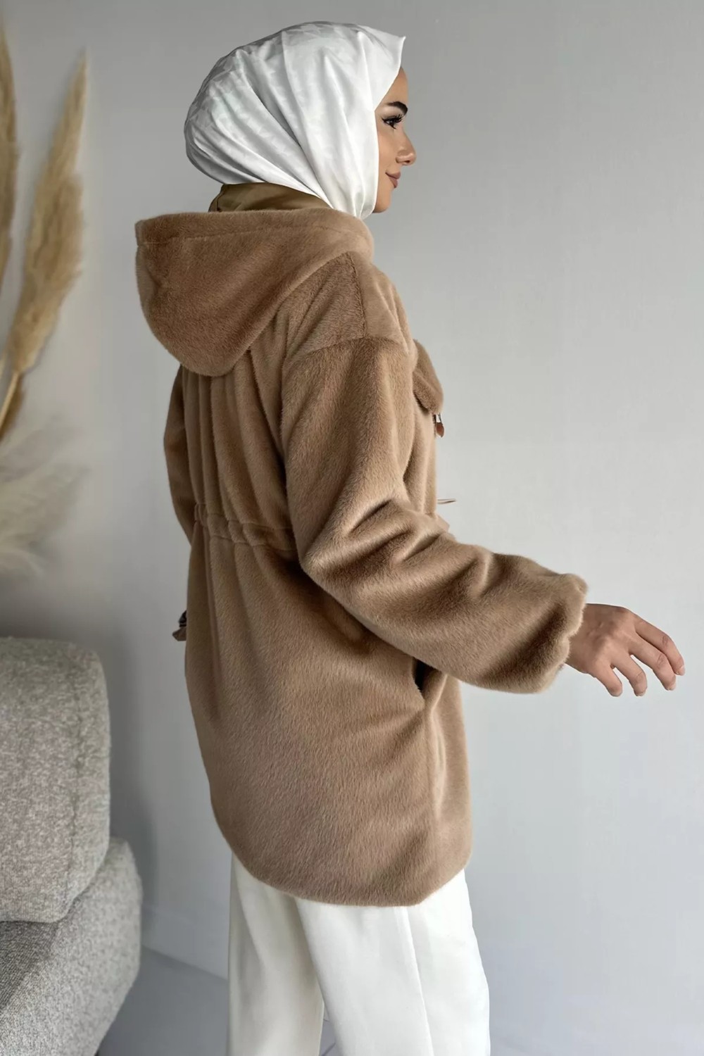 Julude Gülseli Kadın Kapüşonlu Tesettür Peluş Mont P-00019080 görsel 3