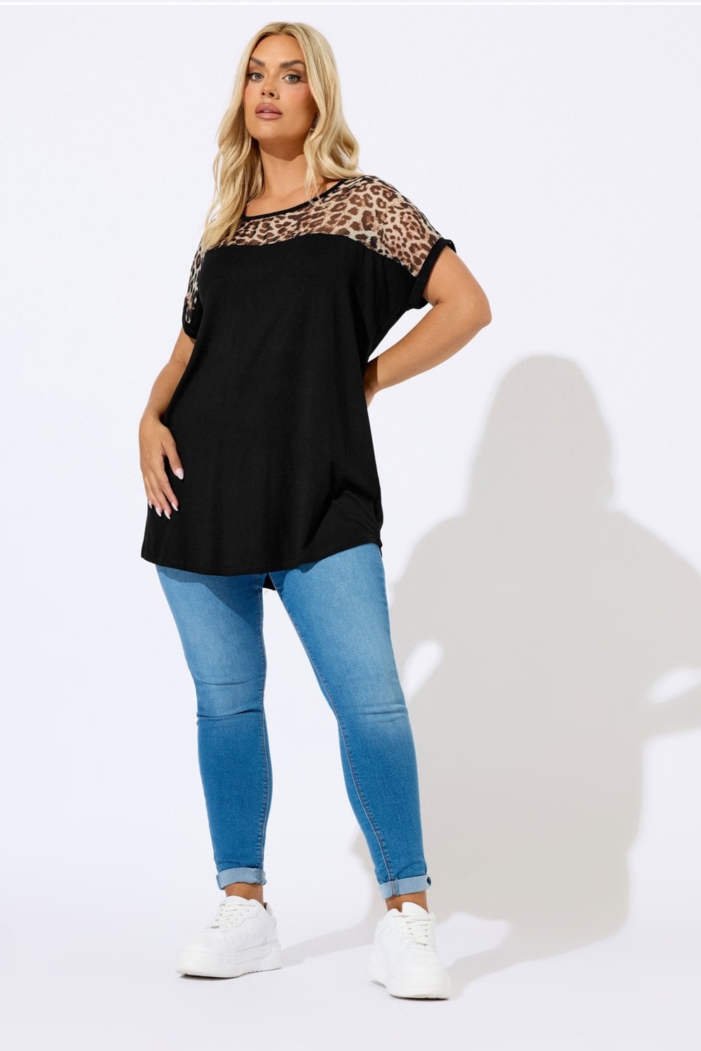Büyük Beden Bisiklet Yaka Kısa Kollu Transparan Leopar Detaylı T-Shirt 304286