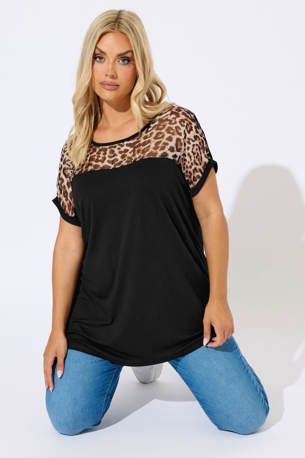 Büyük Beden Bisiklet Yaka Kısa Kollu Transparan Leopar Detaylı T-Shirt 304286 görsel 2