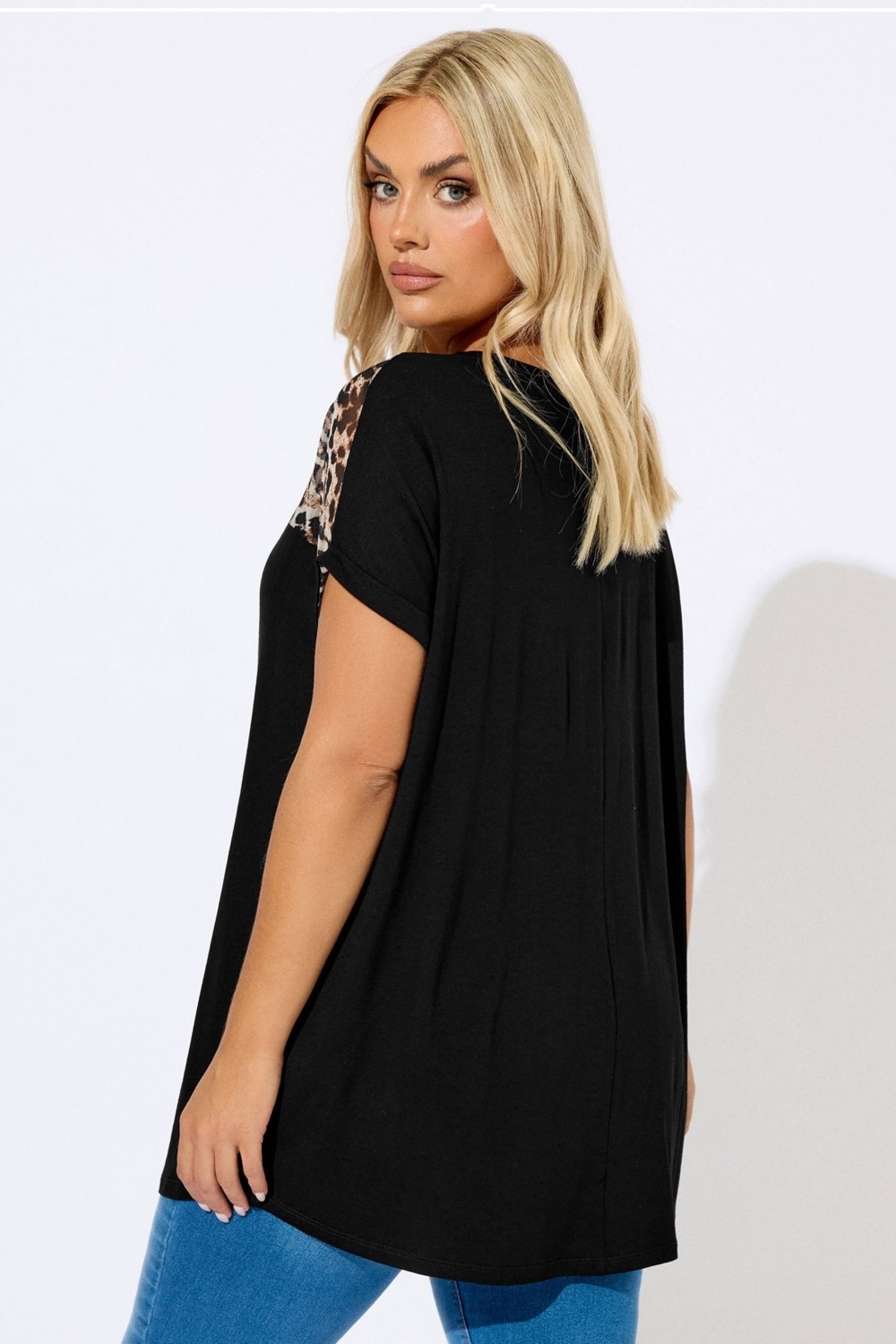 Büyük Beden Bisiklet Yaka Kısa Kollu Transparan Leopar Detaylı T-Shirt 304286 görsel 5