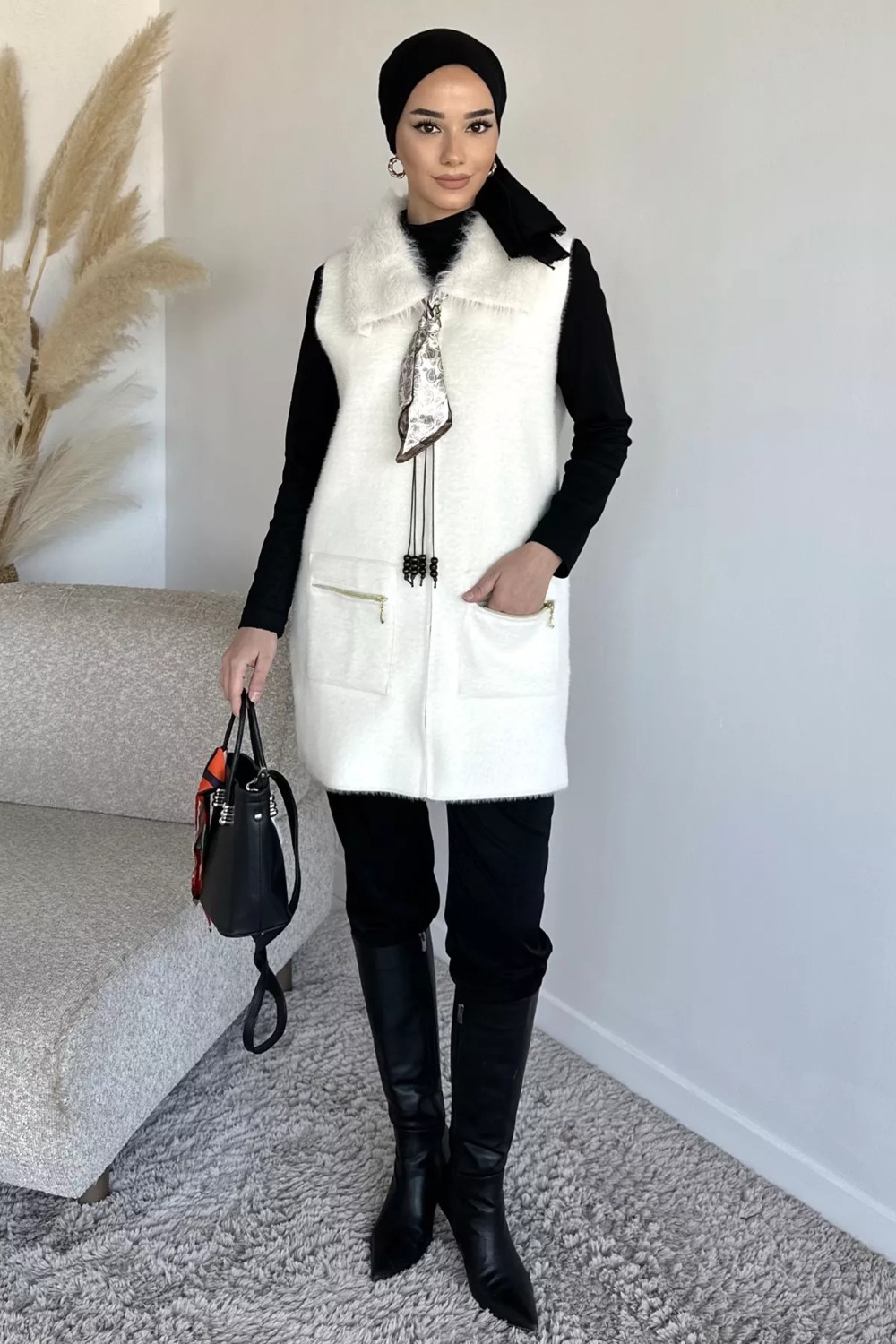 Julude Gülseli Peluş Detaylı Fular Aksesuarlı Çift Cepli Tesettür Triko Yelek P-00019688 görsel 6
