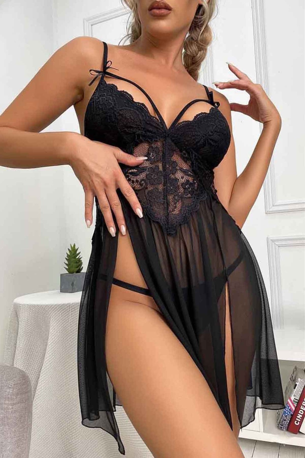 Merry See Kadın Dantel Gecelik Kırmızı Renkli Yanlardan Bacak Dekolteli Şık Tasarım 90% Polyester görsel 2