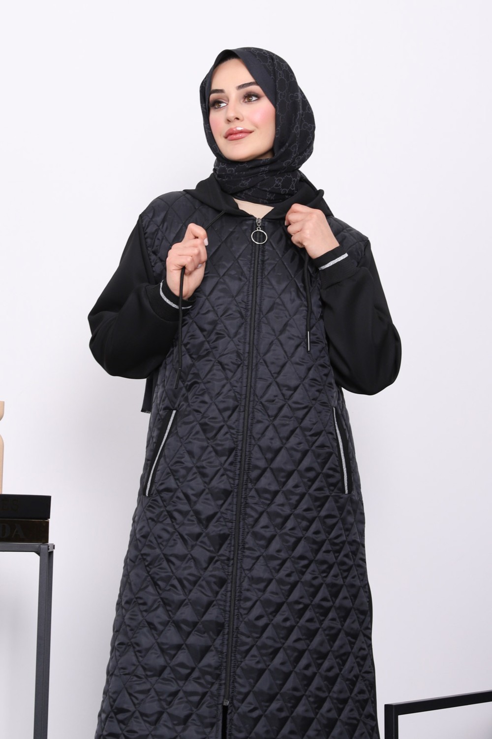 İmaj Butik Siyah Kapitone Kapşonlu Kap görsel 3