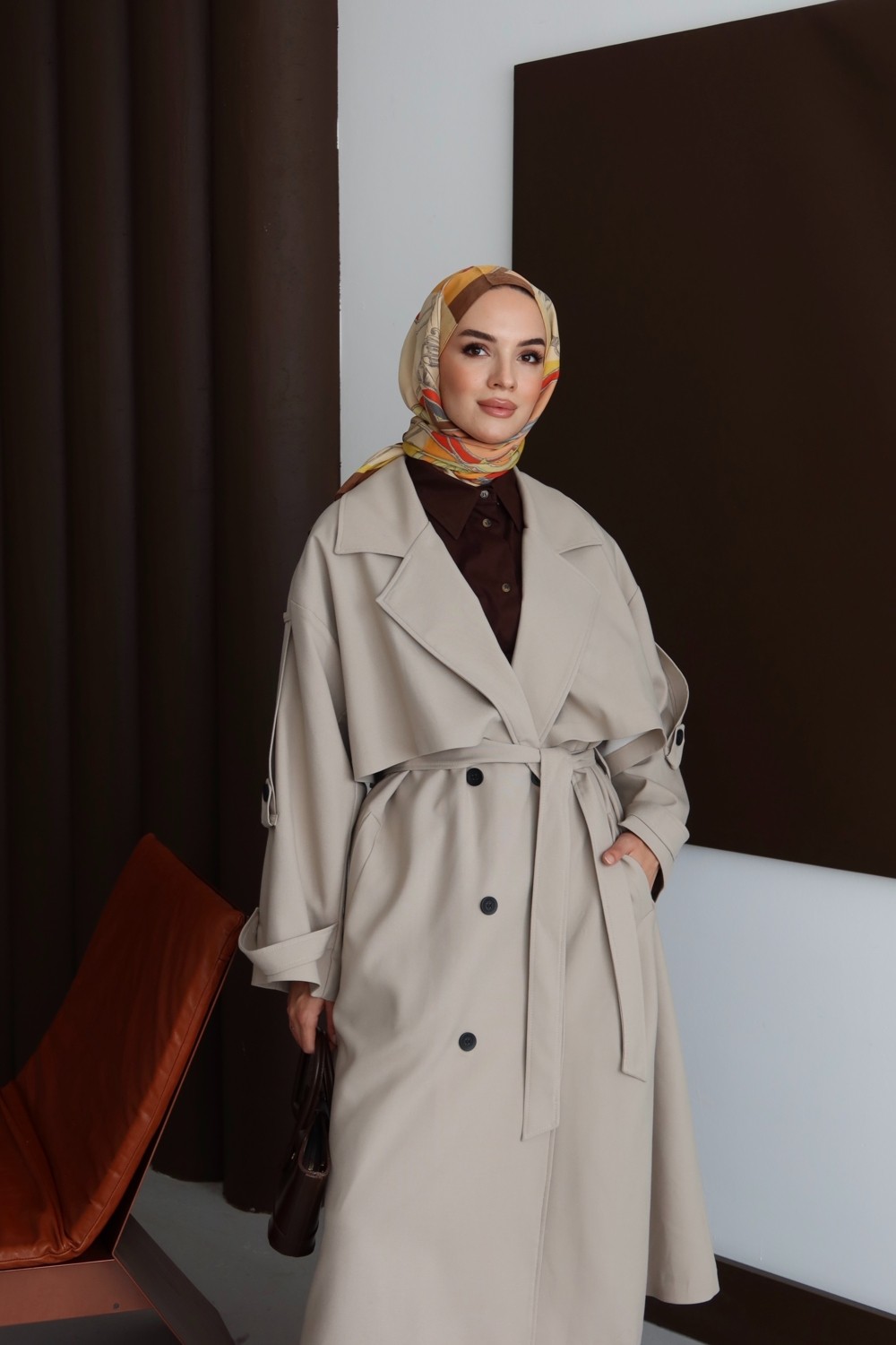 Esila Butik Kruvaze Yaka Astarlı Kuşak Detaylı Kadın Tesettür Trençkot görsel 2