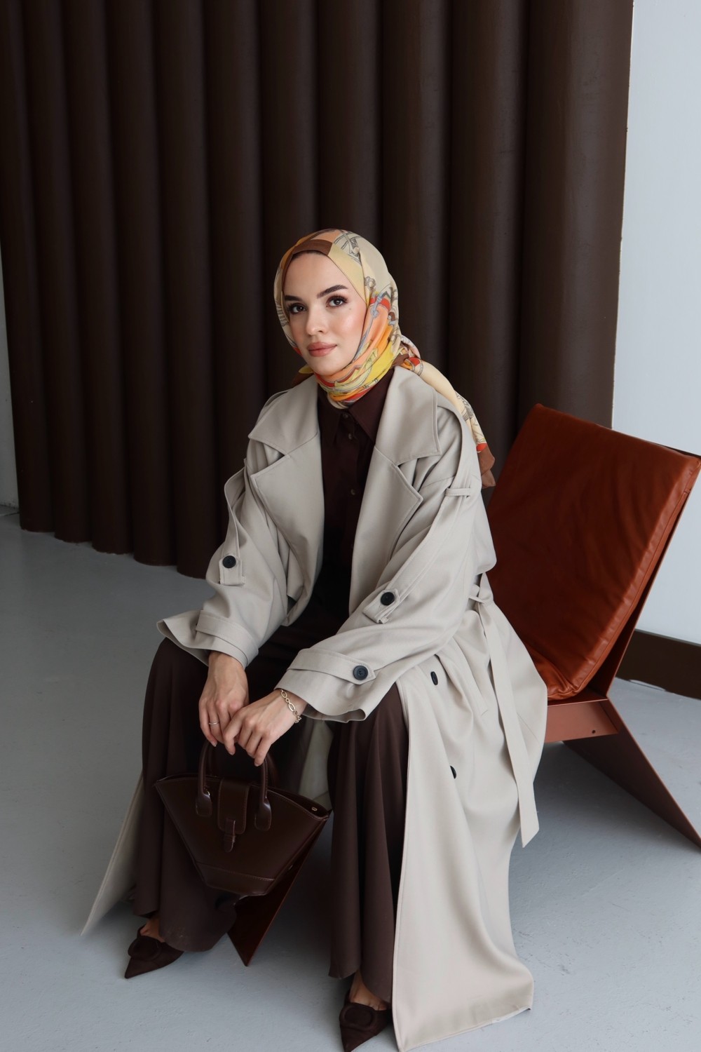 Esila Butik Kruvaze Yaka Astarlı Kuşak Detaylı Kadın Tesettür Trençkot görsel 4
