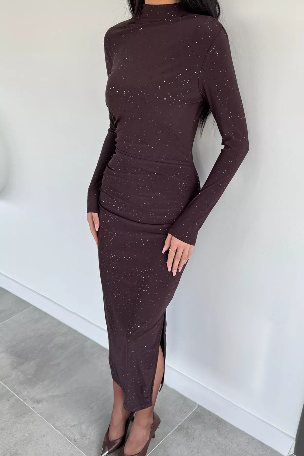 Gülseli Kadın Dik Yaka Bel ve Omuz Büzgülü Yırtmaç Detaylı Işıltılı Abiye P-00019746 görsel 4