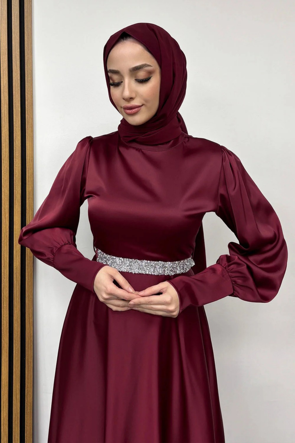 Tesettür Diyarı Bel Taş Detaylı Kolu Manşetli Abiye- Bordo görsel 4