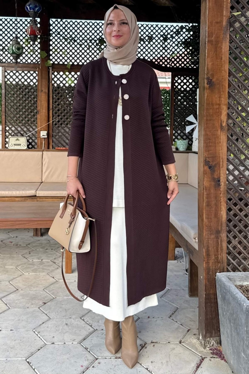 Rabia Şamlı Rabia Sinem Çelik Örme Triko Hırka Acı Kahve Kalın Kumaşlı Şık Tasarım Özellikli