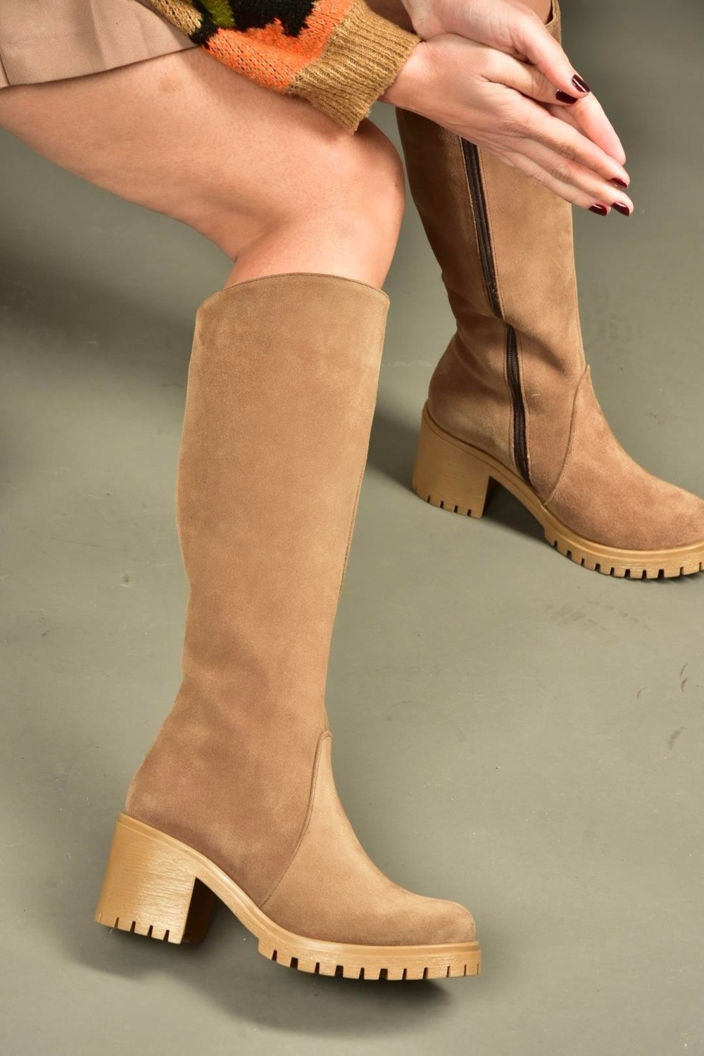 Fox Shoes Kadın Taba/Kahverengi Deri Süet Kalın Topuklu Çizme Günlük Kullanım İçin Şık Tasarım görsel 2