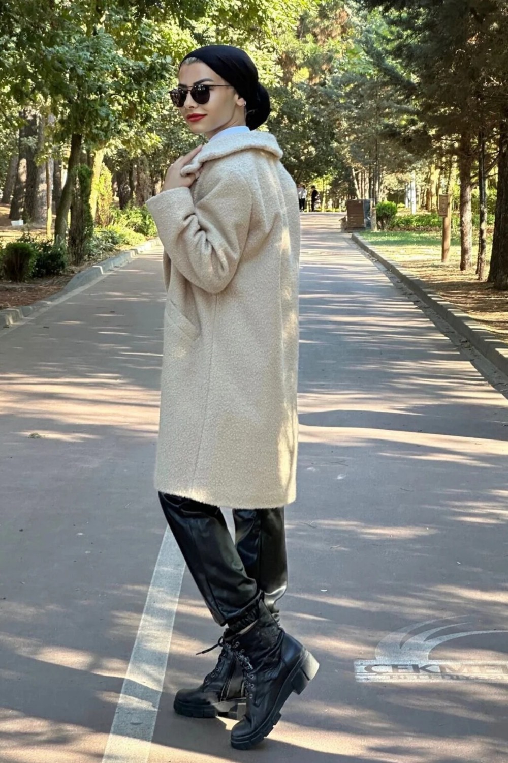 Tesettür Diyarı Oversize Buklet Kaban- Bej Standart (36-42 Uyumlu) görsel 2