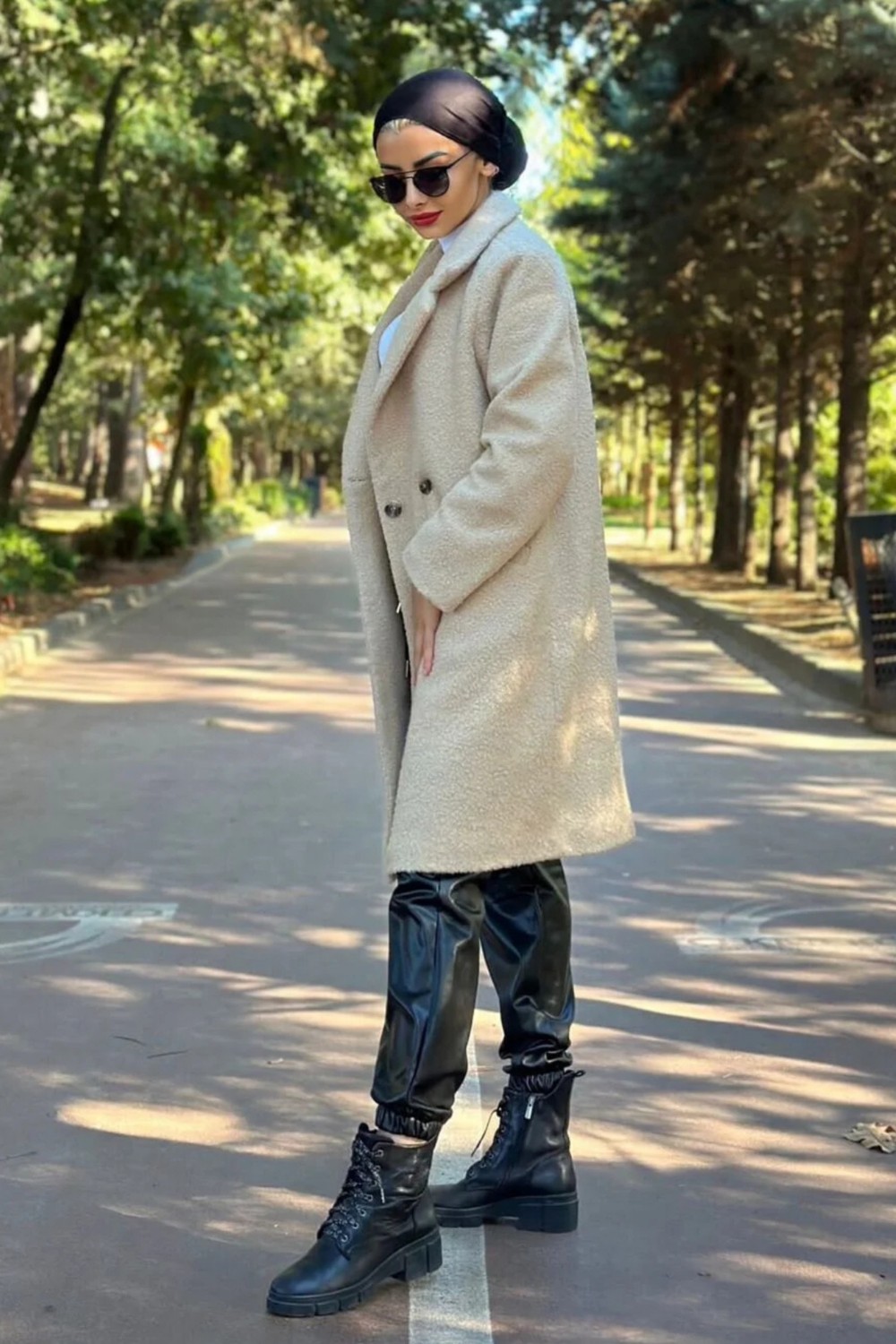 Tesettür Diyarı Oversize Buklet Kaban- Bej Standart (36-42 Uyumlu) görsel 3