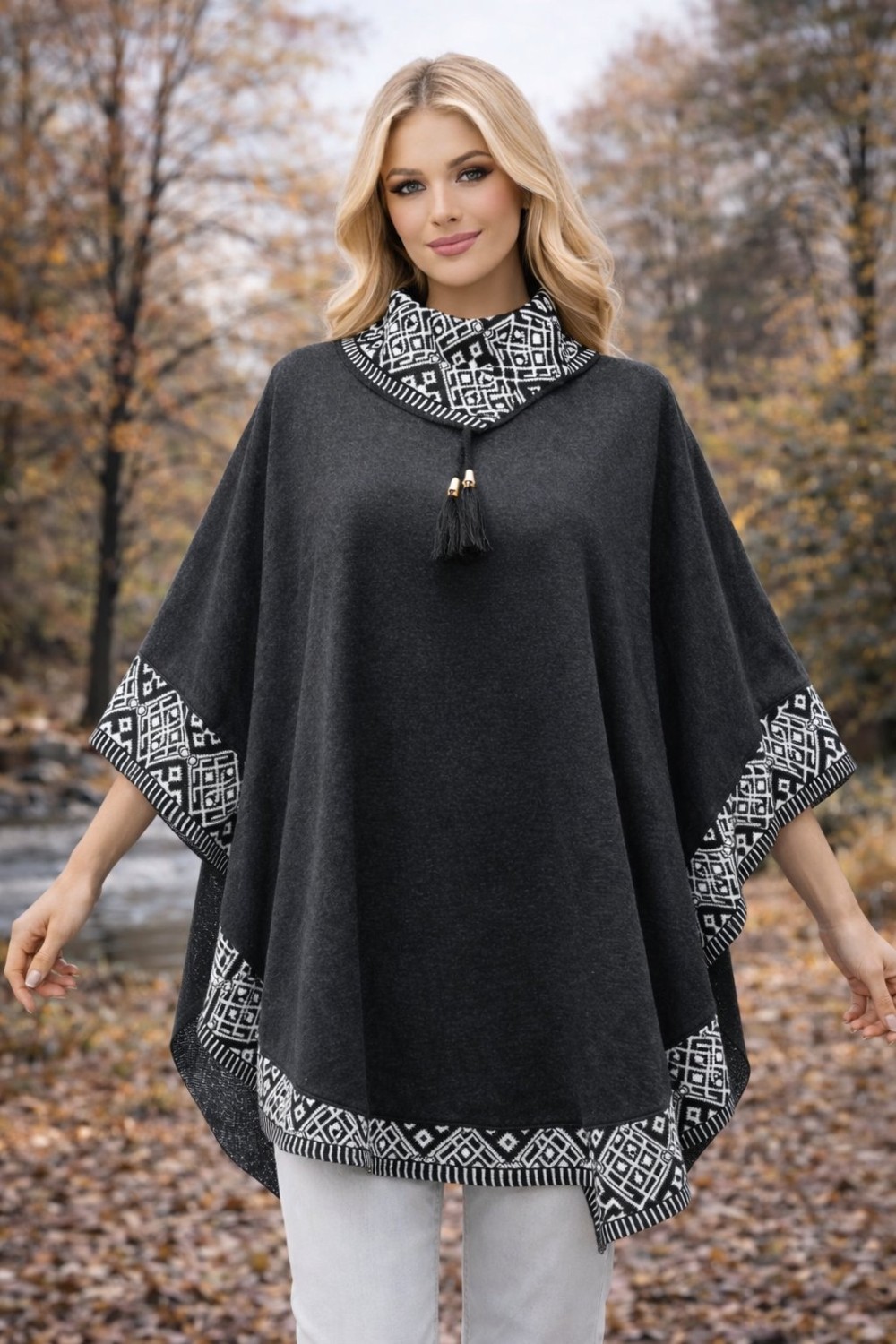 Fresh Moda Kadın Siyah Beyaz Devrik Yakalı Desenli Geniş Kalıp Dökümlü Panço görsel 4
