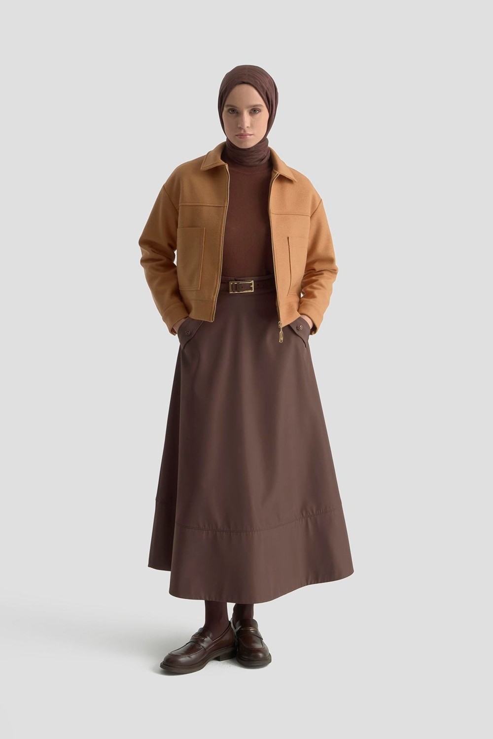 Armine Trend Boydan Fermuarlı Cep Detaylı Kısa Ceket Camel 25KT517