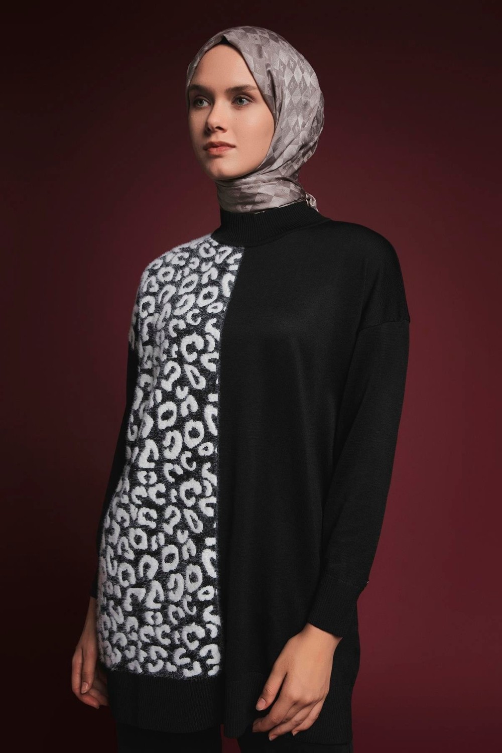 Armine Trend Leopar Desenli Balıkçı Yaka Triko Tunik Siyah 25YTD4110 görsel 2