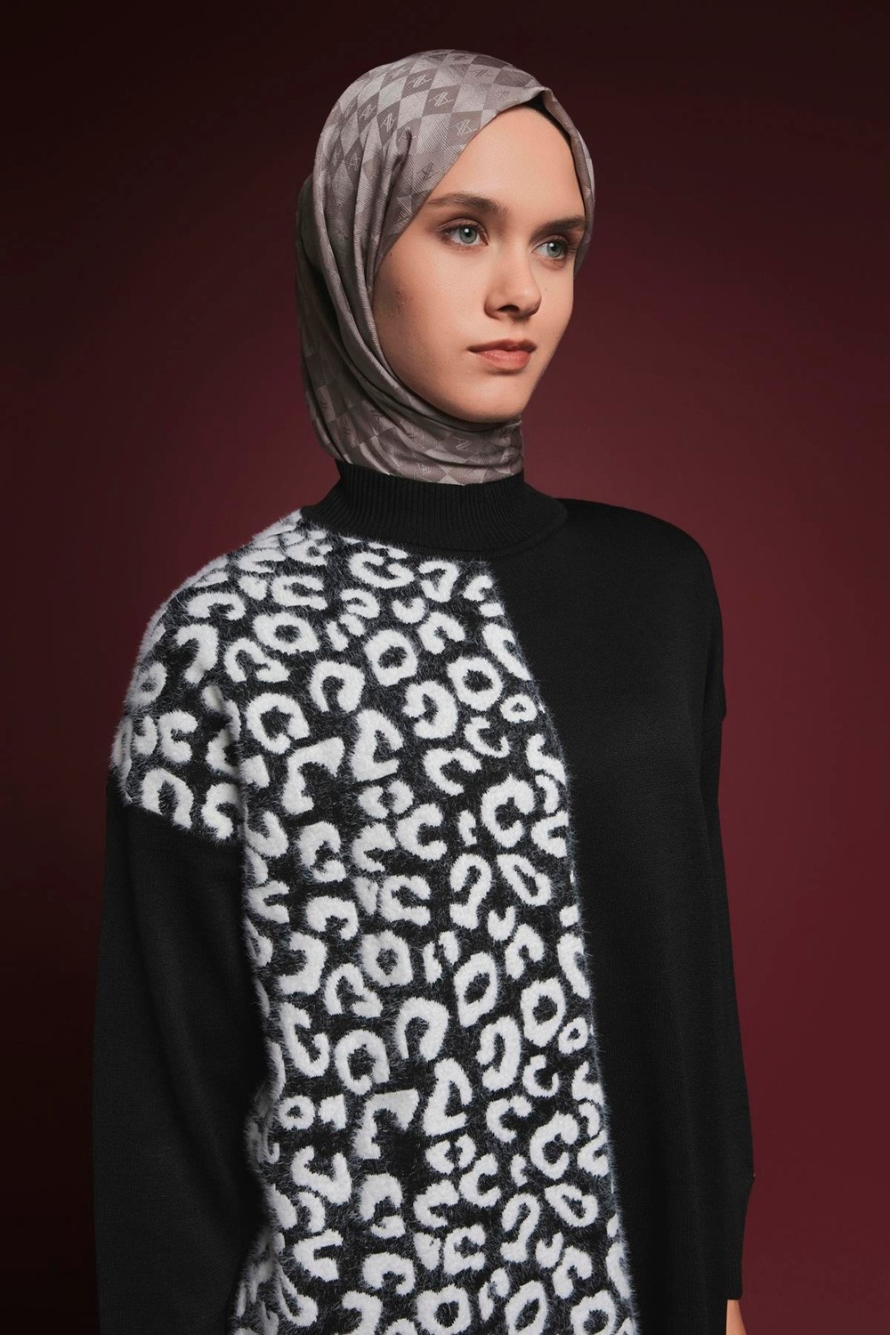 Armine Trend Leopar Desenli Balıkçı Yaka Triko Tunik Siyah 25YTD4110 görsel 3