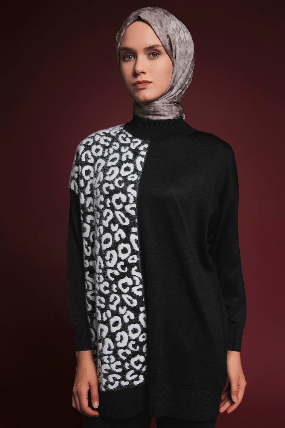 Armine Trend Leopar Desenli Balıkçı Yaka Triko Tunik Siyah 25YTD4110 görsel 4